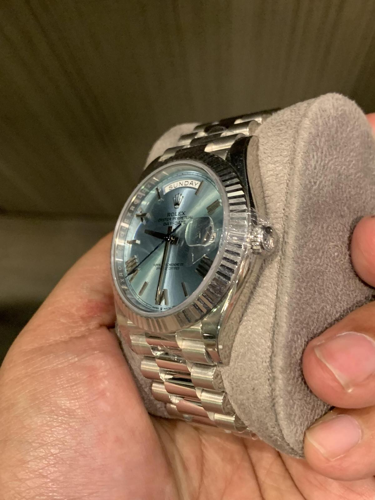 Thumb Day-Date 40 Platinum - Fluted / Ice Blue - Roman