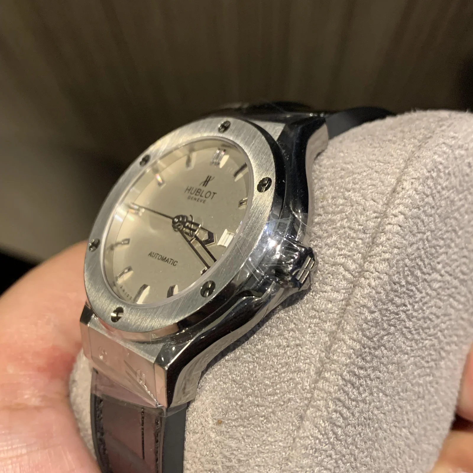 Thumb Classic Fusion 38 Titanium / Opaline / Alligator