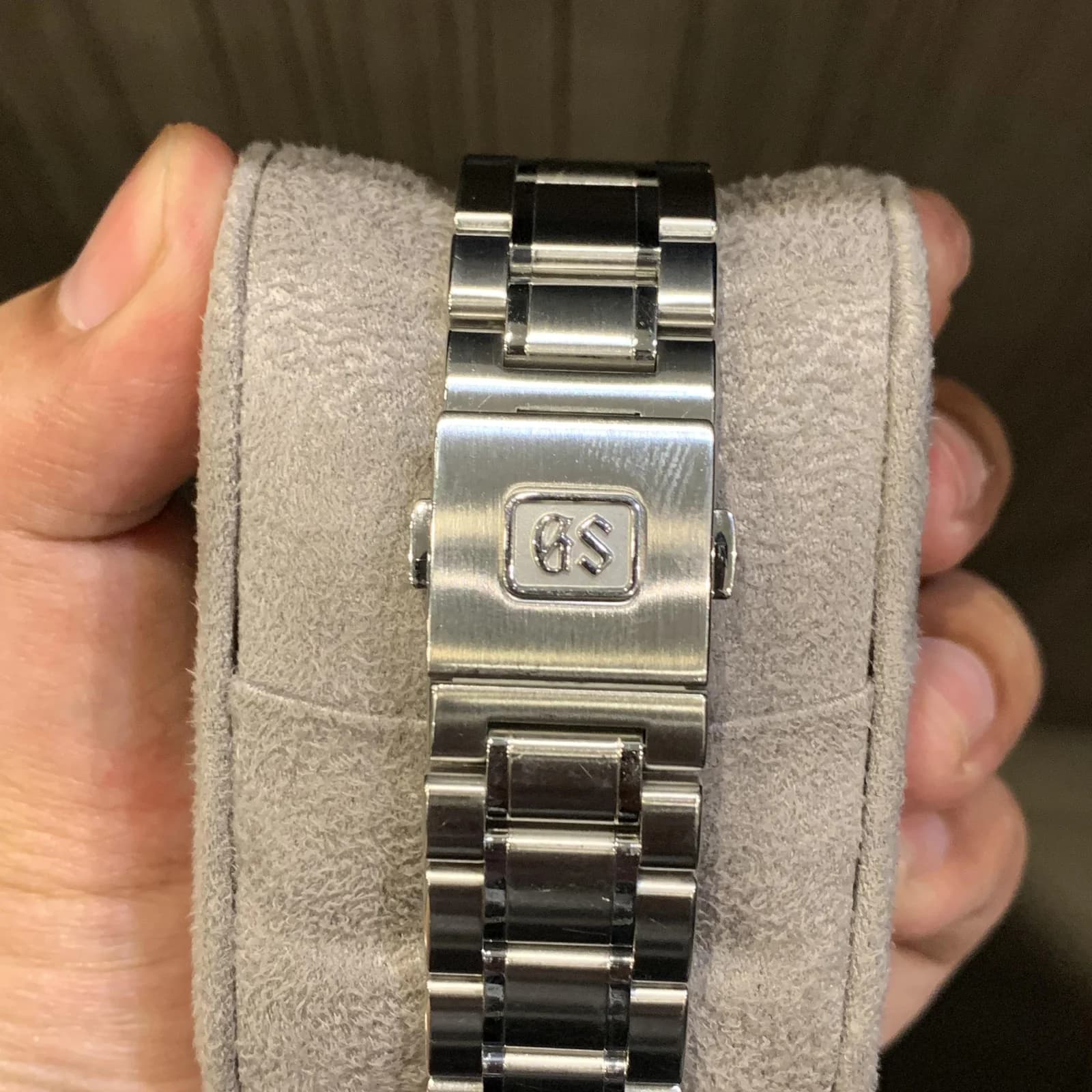 Thumb Spring Drive GMT SBGE271 ‘Kanro’