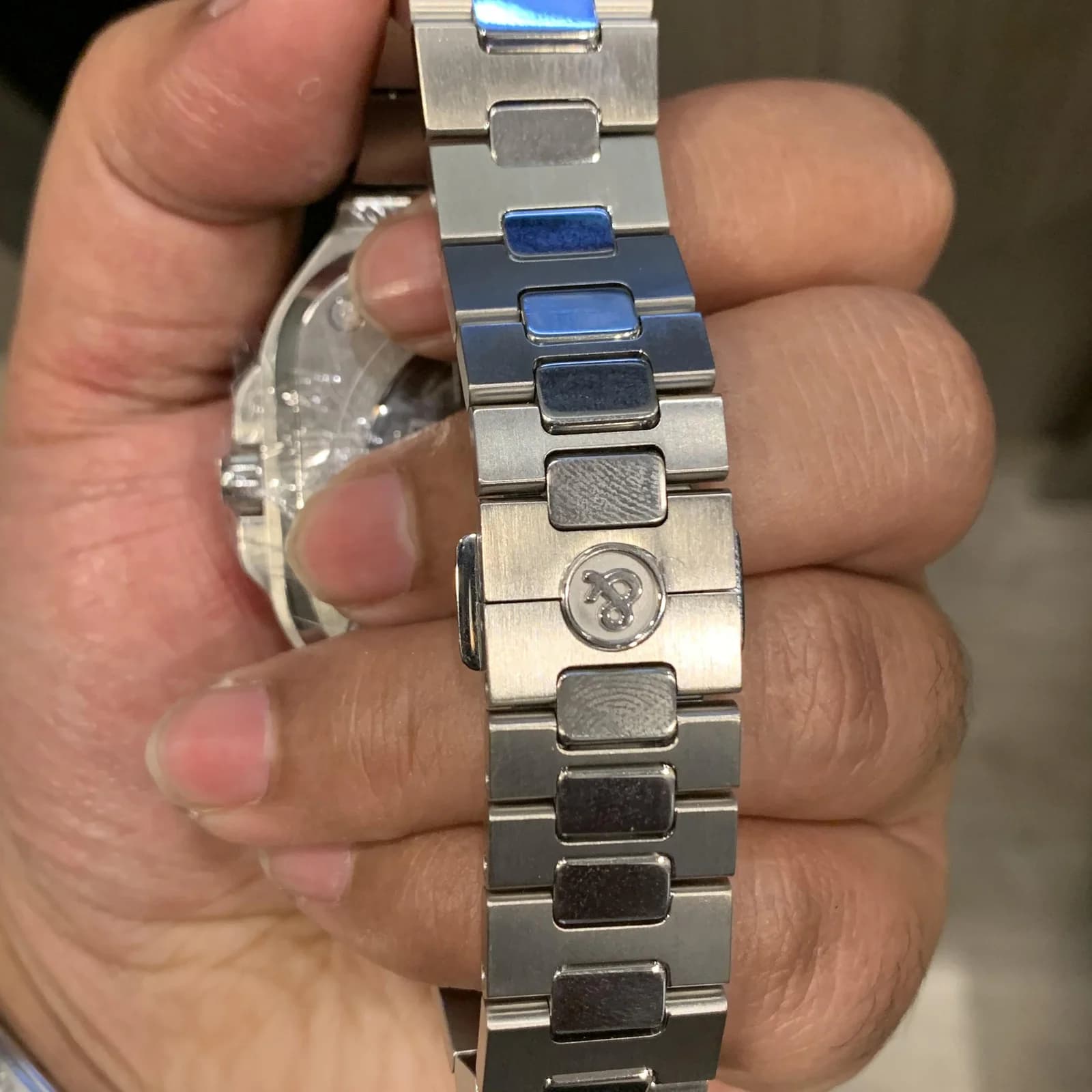 Thumb BR 05 GMT White