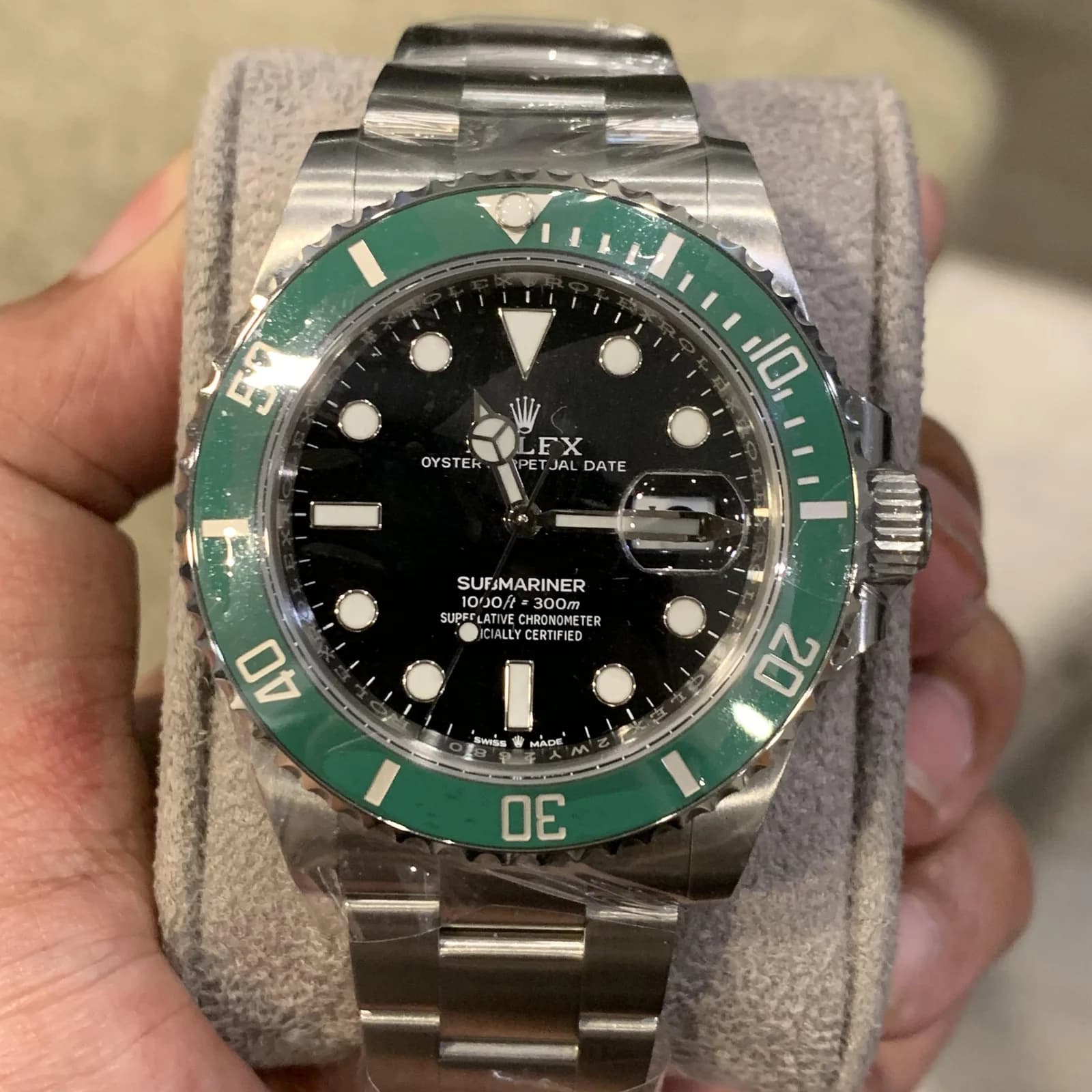 Thumb Submariner Date 41 Stainless Steel / Black / Green Cerachrom
