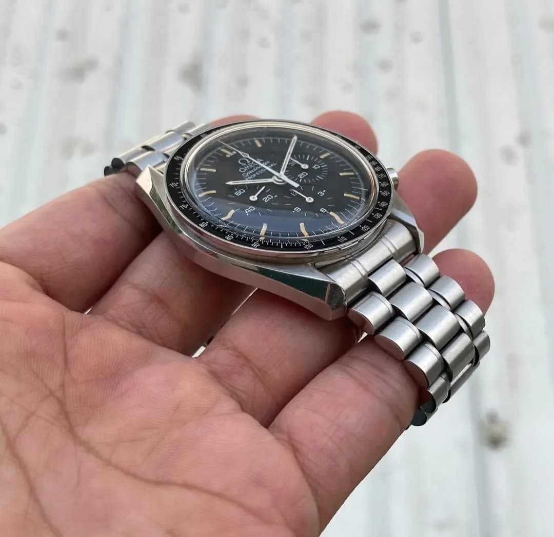 Thumb Speedmaster Professional Moonwatch