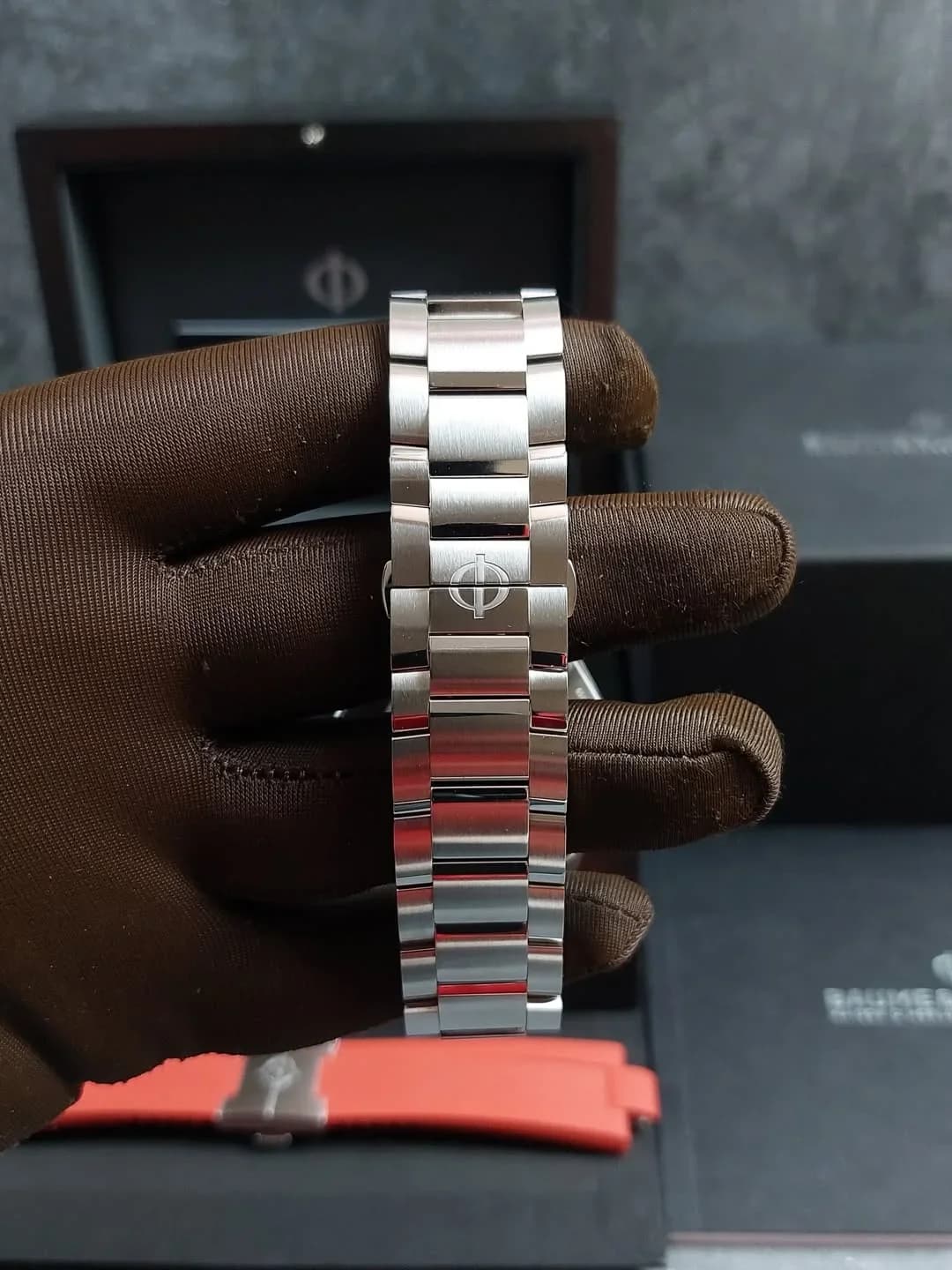 Thumb Riviera Automatic Date 42 'Rabbit Edition Stainless Stee