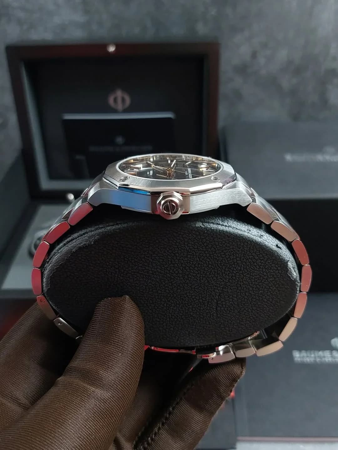Thumb Riviera Automatic Date 42 'Rabbit Edition Stainless Stee