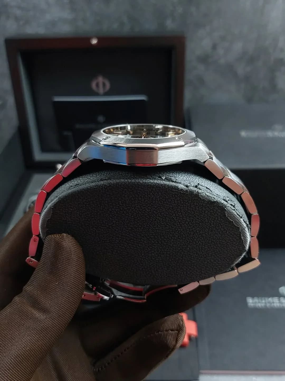 Thumb Riviera Automatic Date 42 'Rabbit Edition Stainless Stee