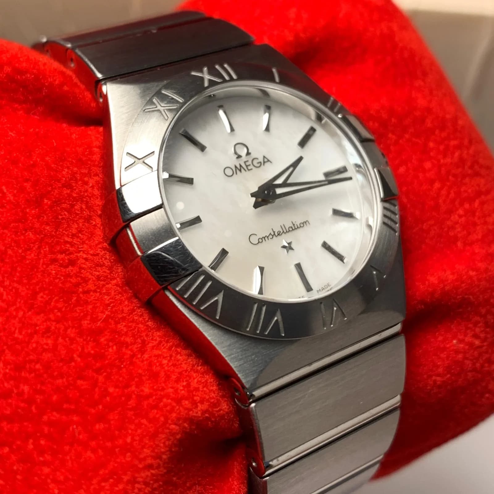 Thumb Constellation Quartz 27 Brushed Stainless Steel / MOP