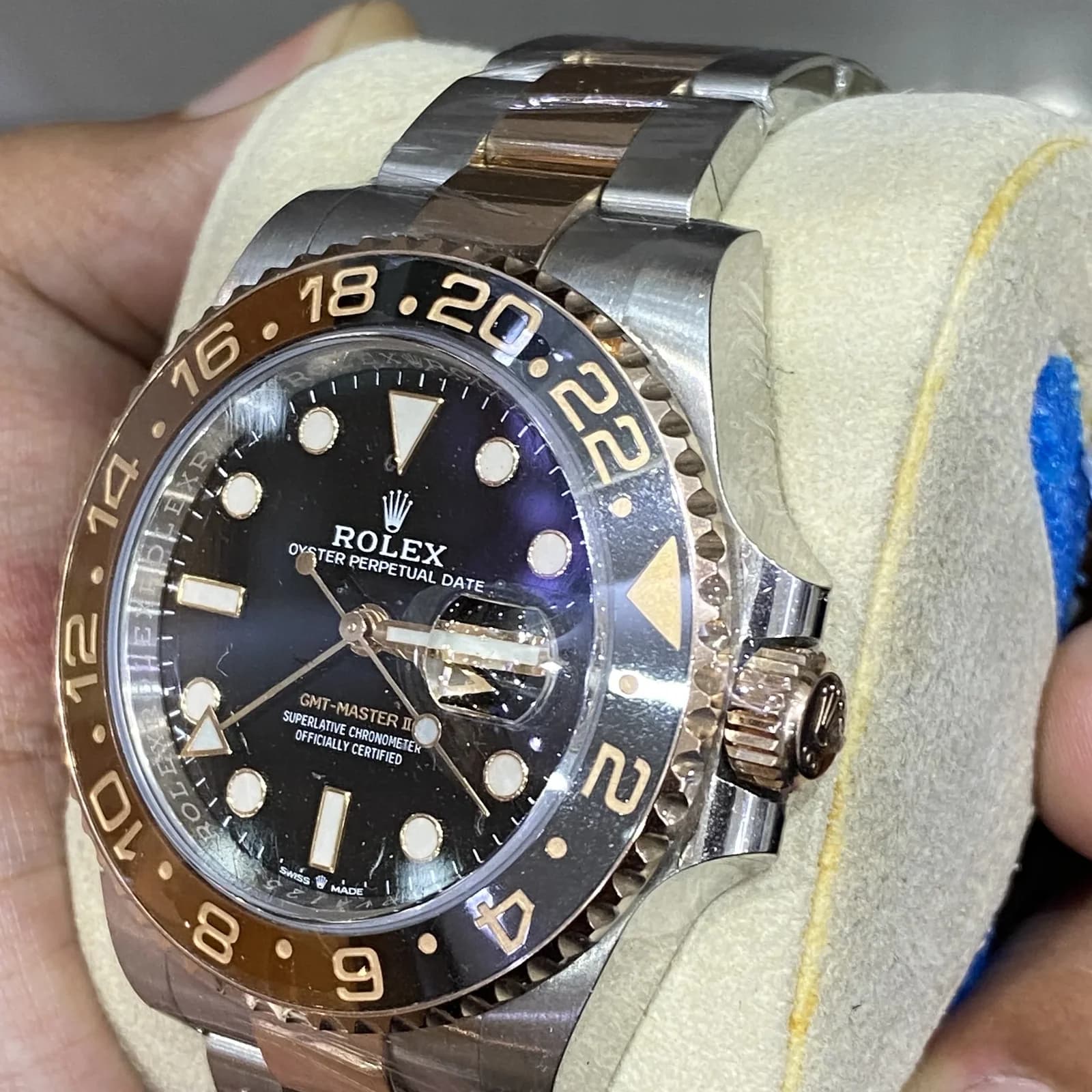Thumb GMT-Master II Stainless Steel / Everose / CHNR / Oyster