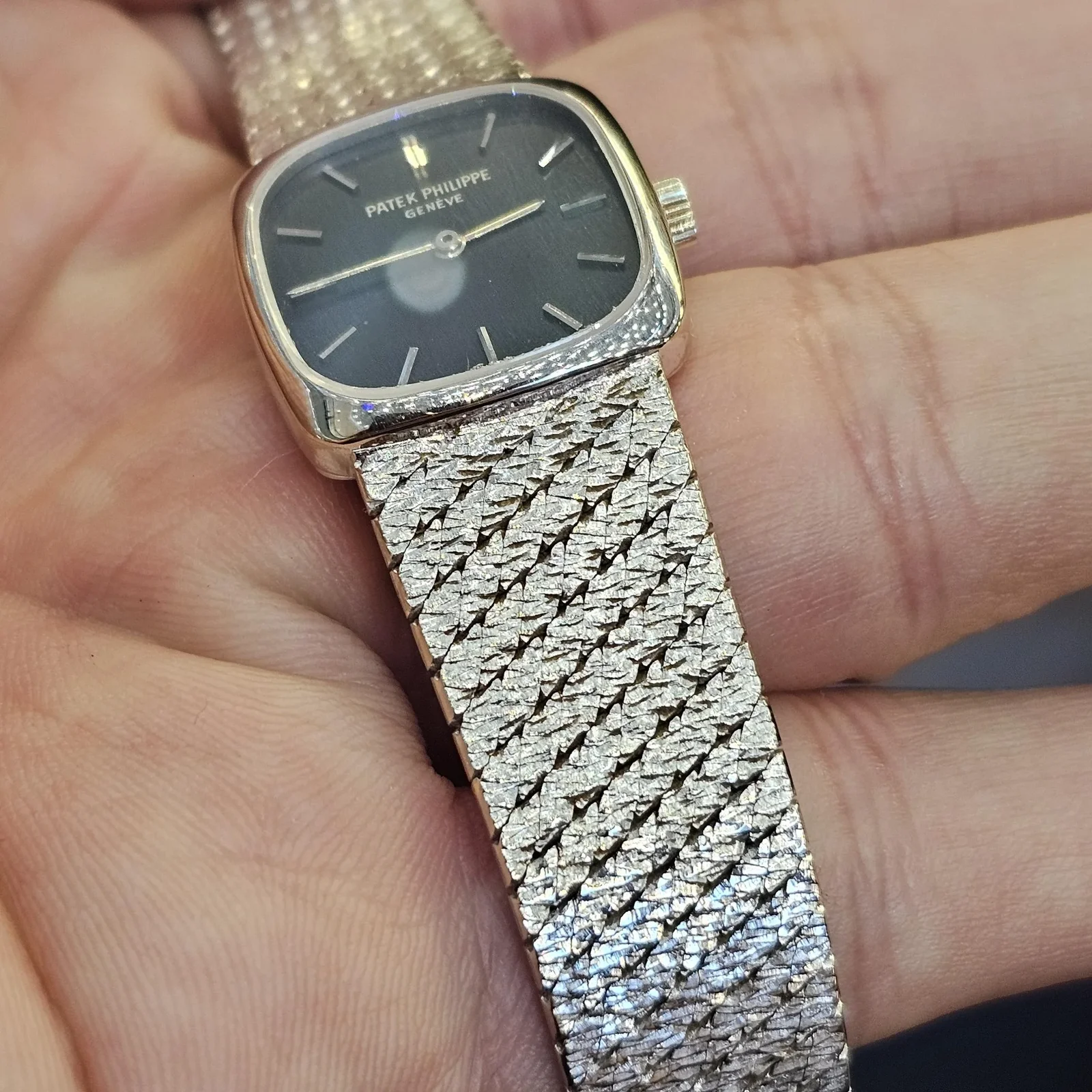 Thumb Ellipse White Gold 4179 Blue Dial Textured Bracelet
