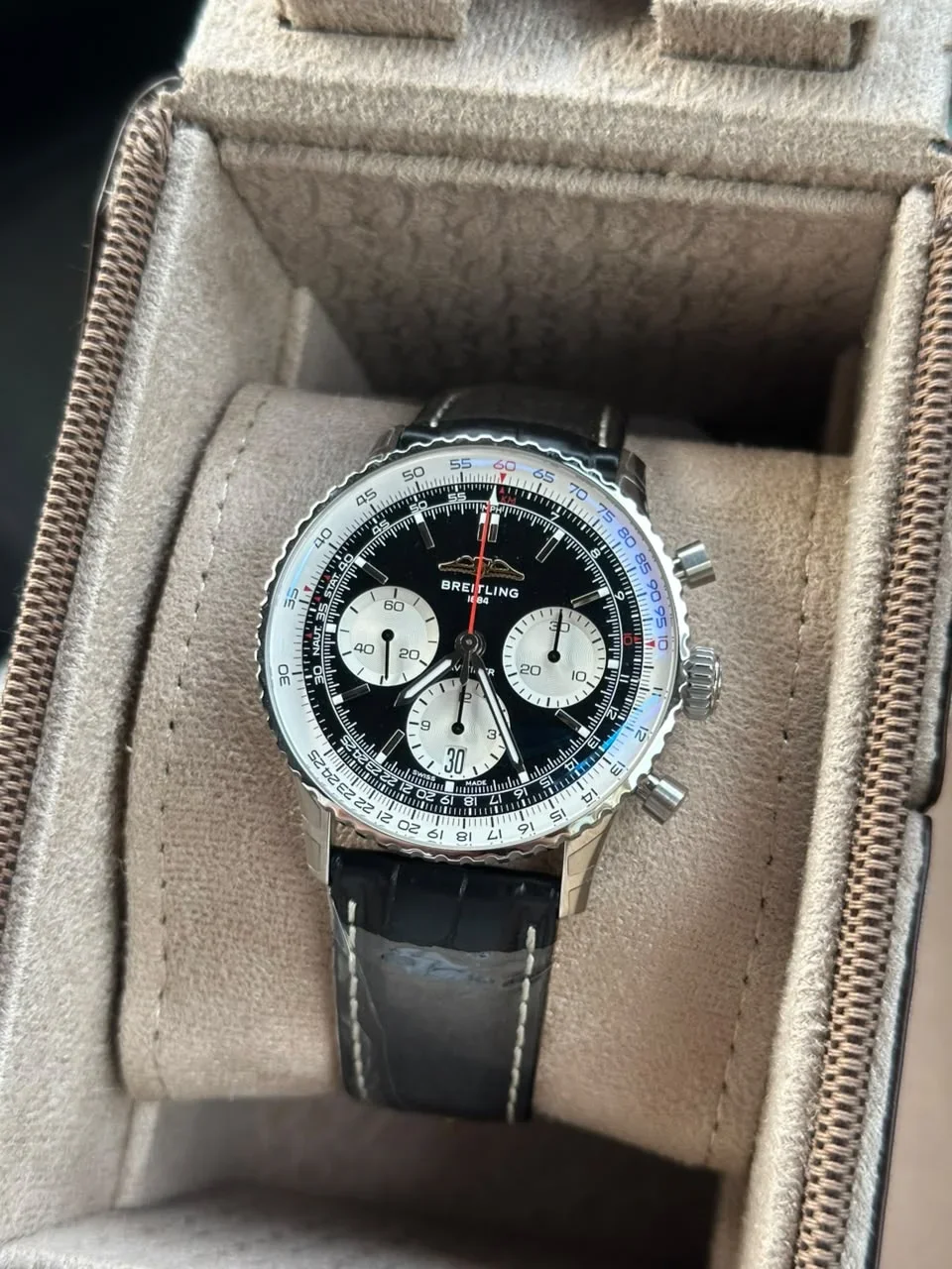 Thumb Navitimer B01 Chronograph 41 Stainless Steel / Black / Alligator