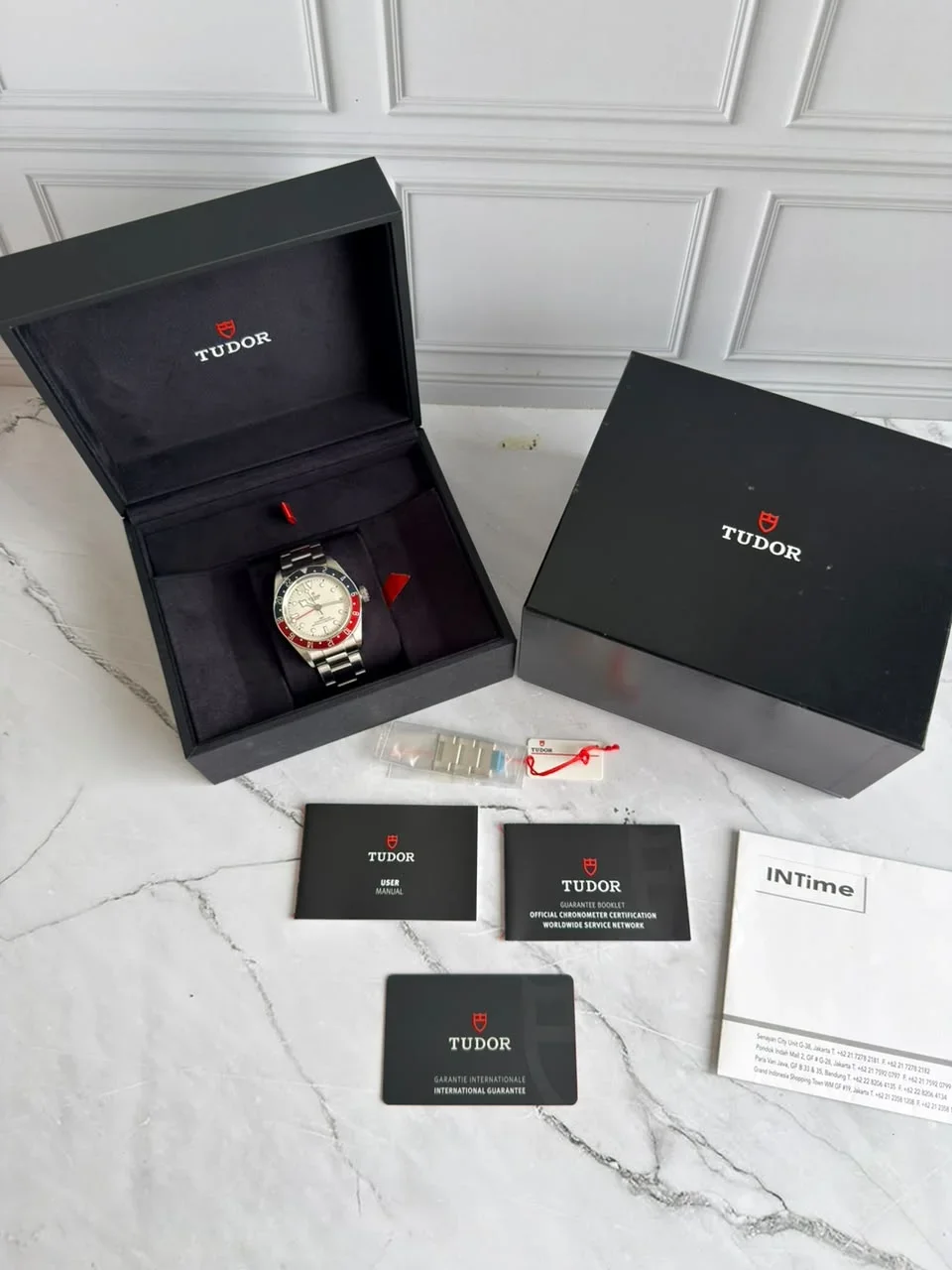 Thumb Black Bay GMT Stainless Steel / White / Bracelet