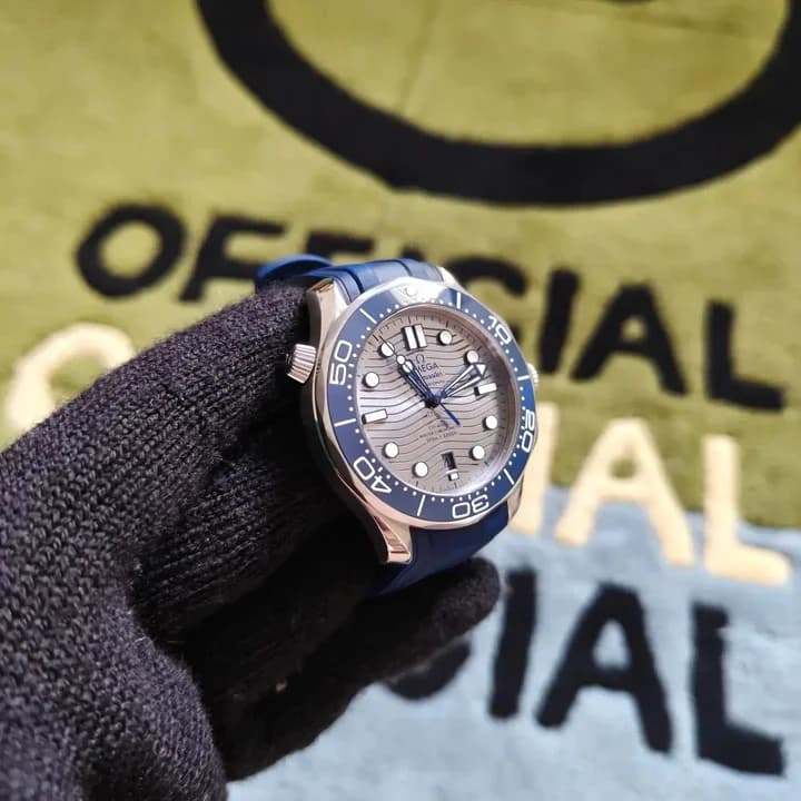 Thumb Seamaster Diver 300M Master Co-Axial 42 Stainless Steel / Grey /  Rubber