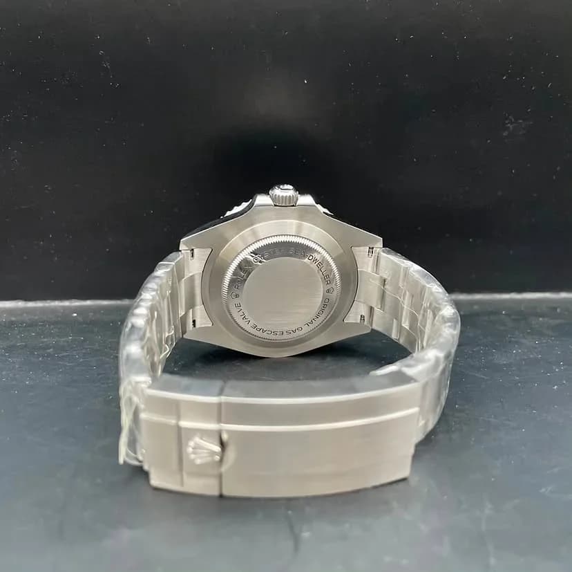 Thumb Sea-Dweller Stainless Steel / Black