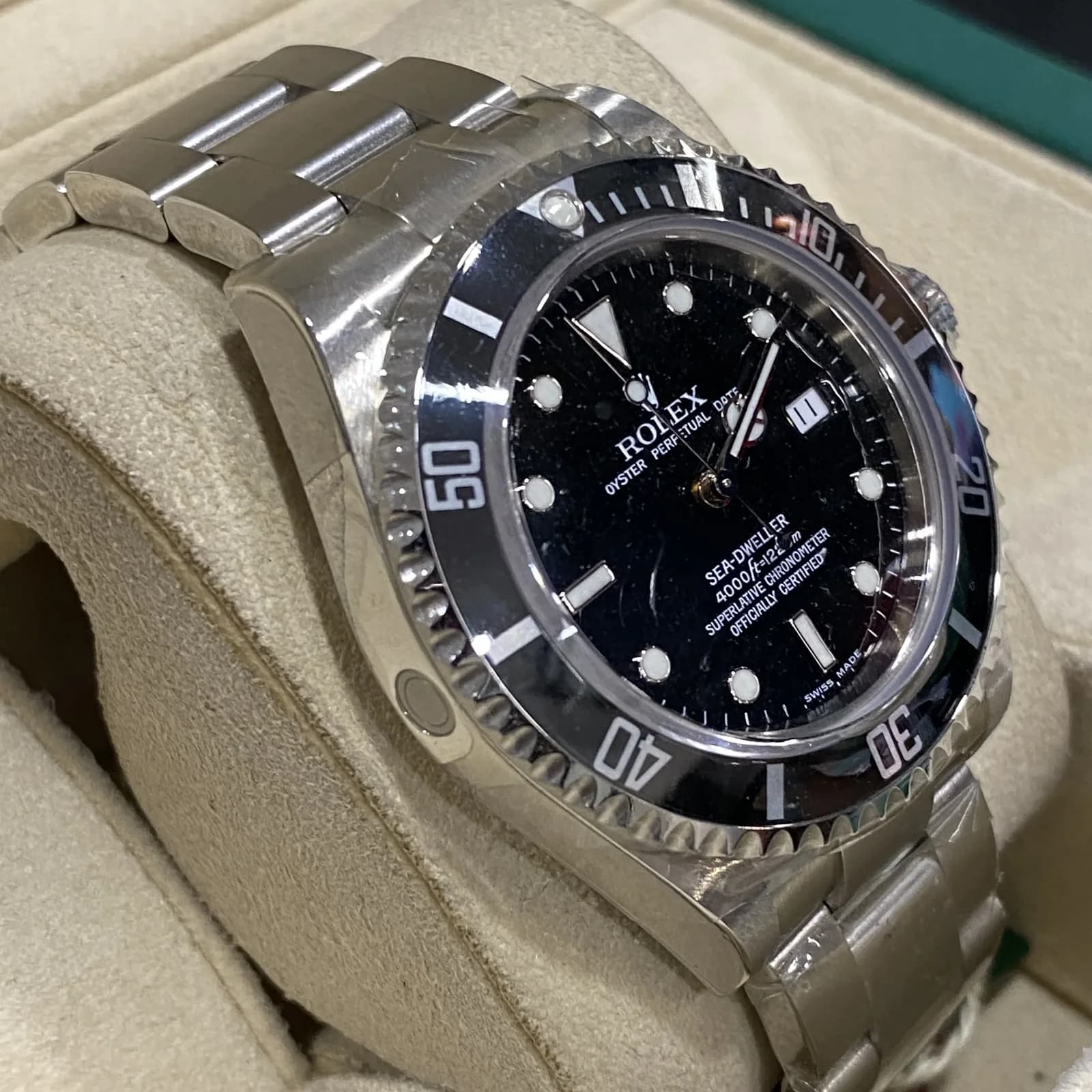 Thumb Sea-Dweller 16600 SuperLuminova