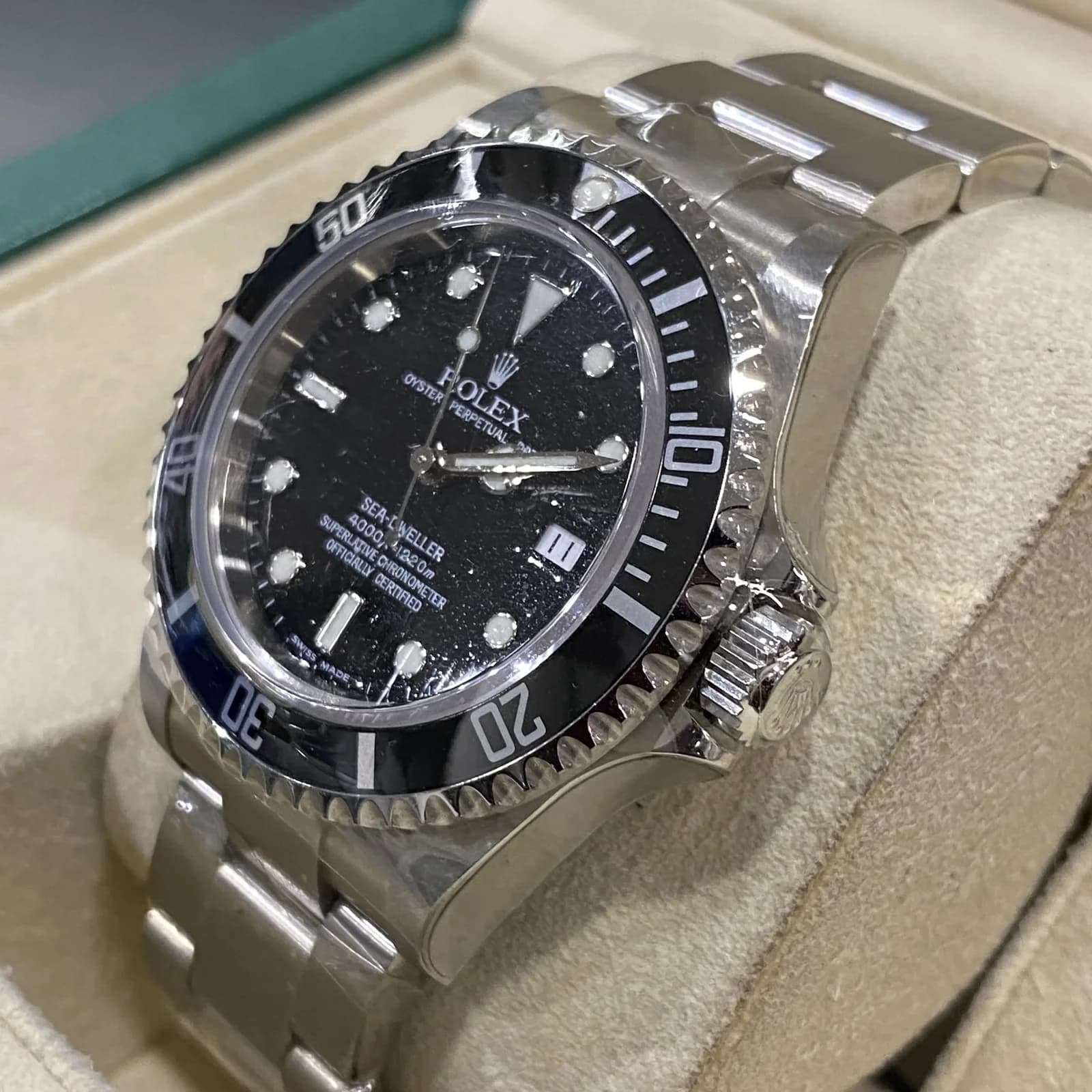 Thumb Sea-Dweller 16600 SuperLuminova
