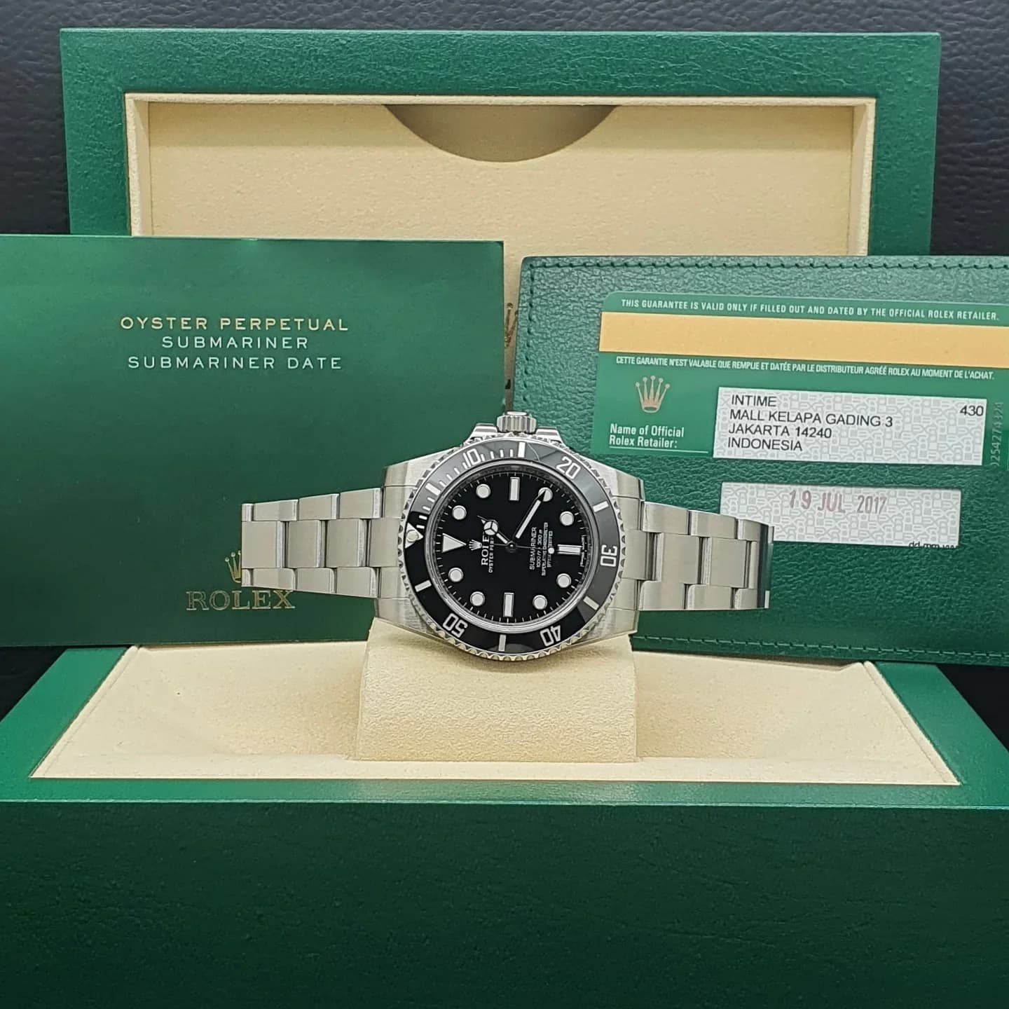 Thumb Submariner No-Date / Stainless Steel / Black / Cerachrom