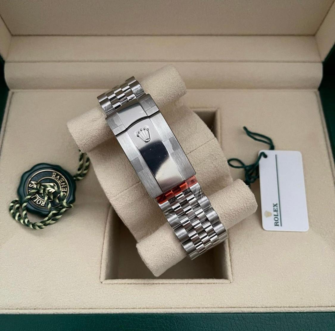 Thumb Sky-Dweller Stainless Steel / White Gold / Black / Jubilee