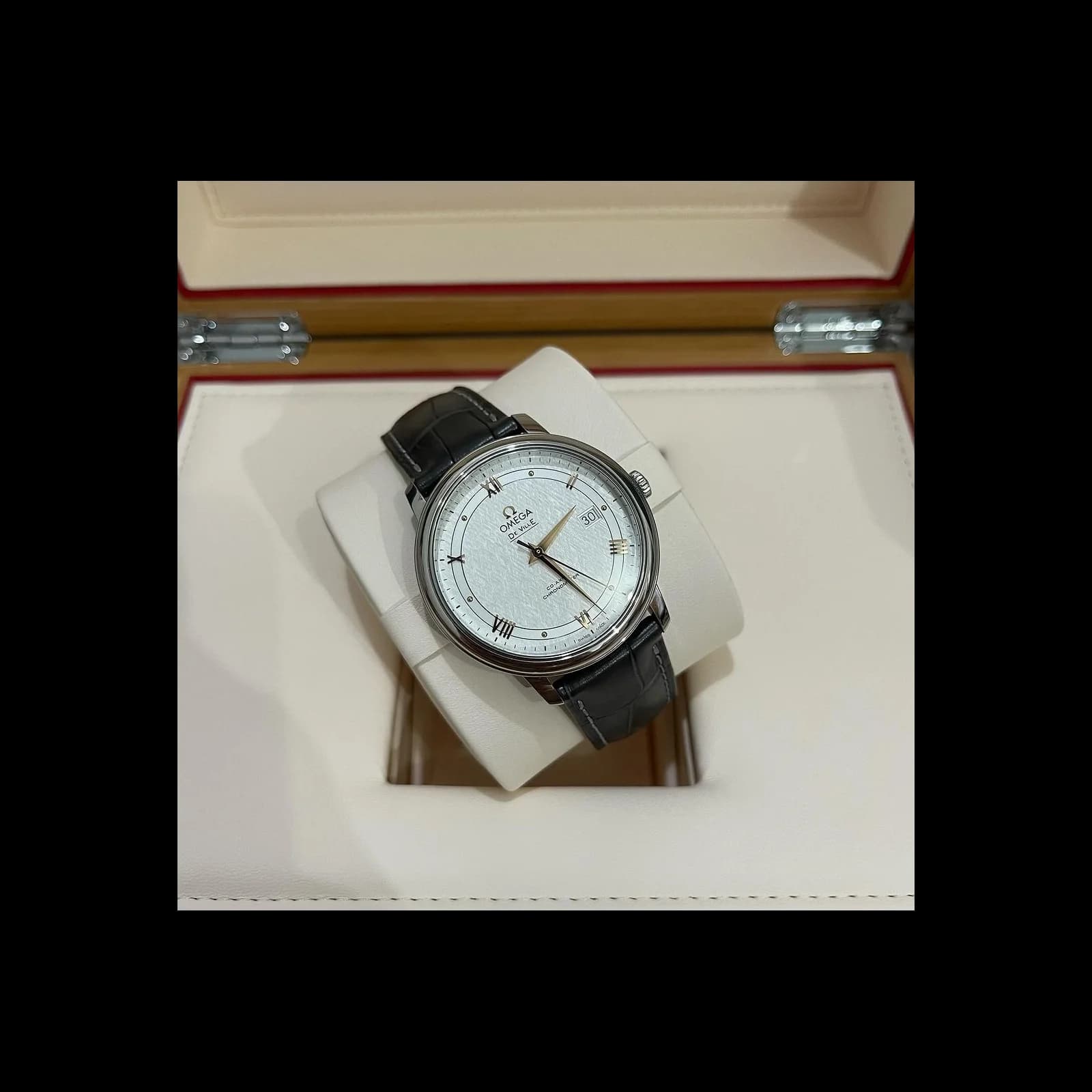 Thumb De Ville Prestige Co-Axial 39.5 Stainless Steel / Vintage Silk Silver