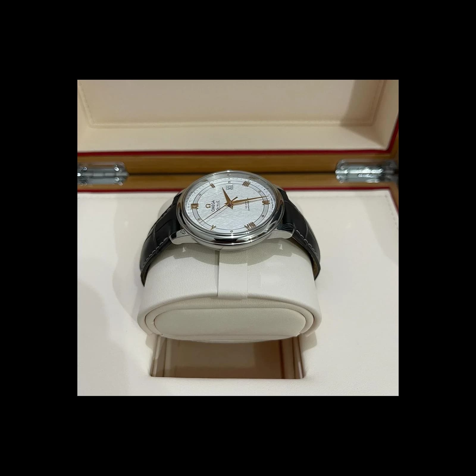 Thumb De Ville Prestige Co-Axial 39.5 Stainless Steel / Vintage Silk Silver