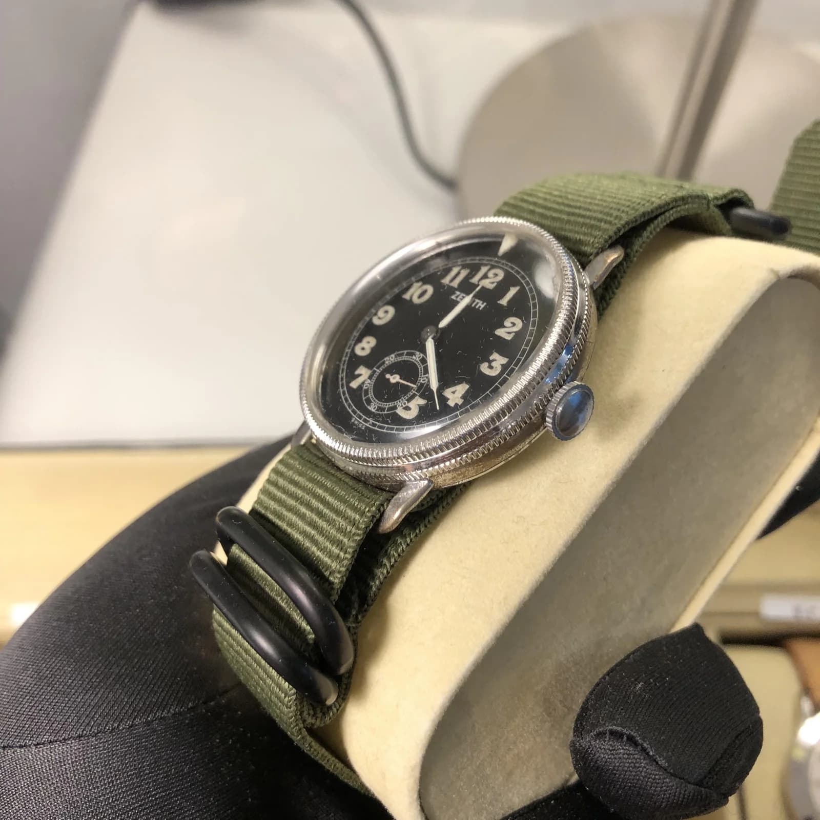Thumb Base Metal Military Aviator