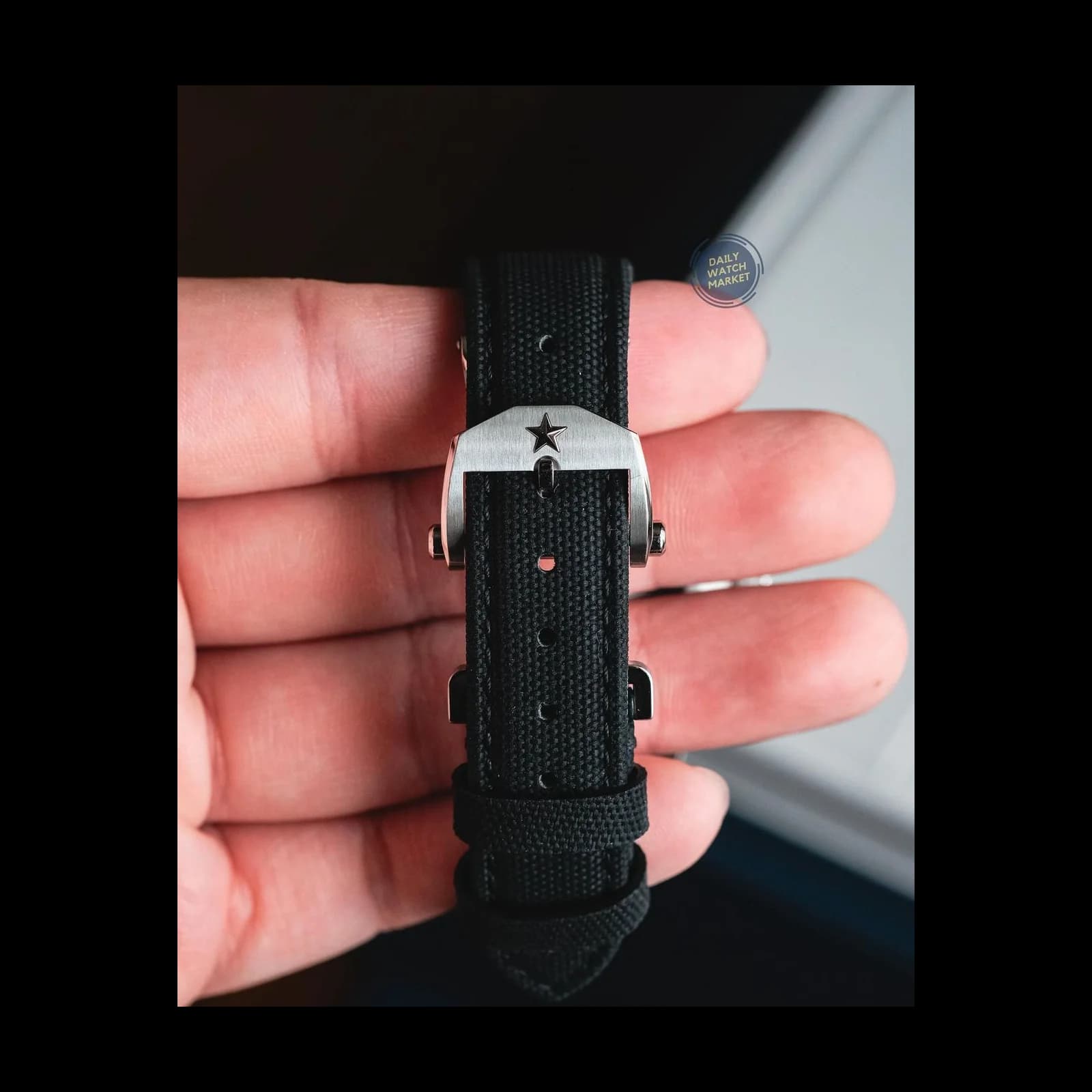 Thumb PILOT Automatic Stainless Steel / Black