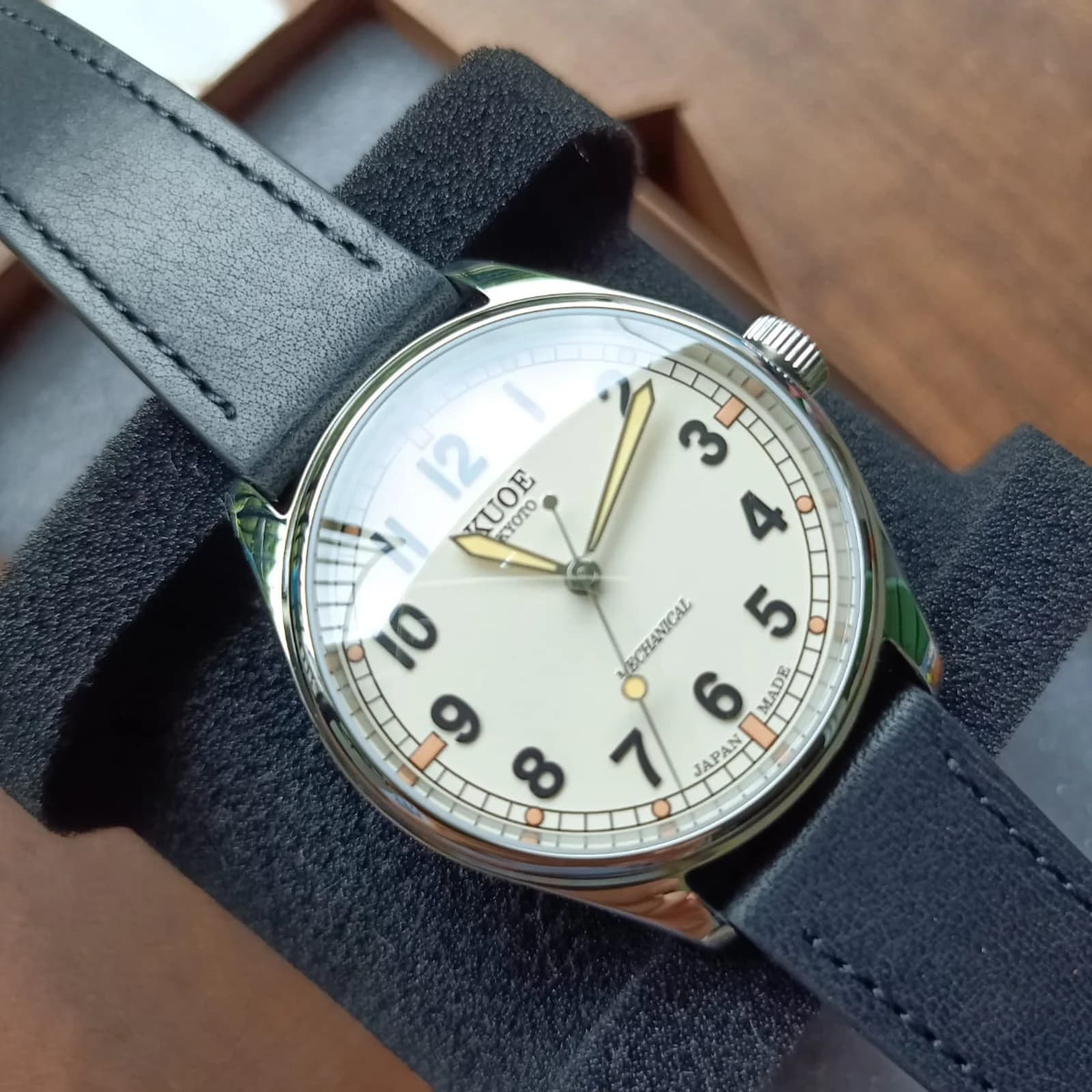 Thumb Old Smith Automatic Ivory Date