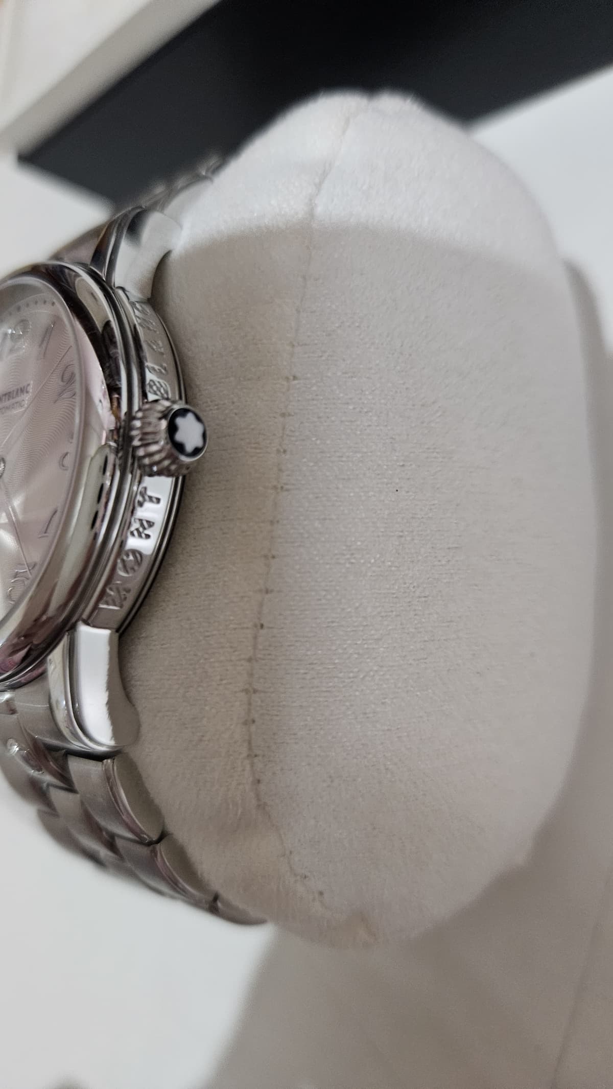 Thumb Star Traditional Automatic Date / White