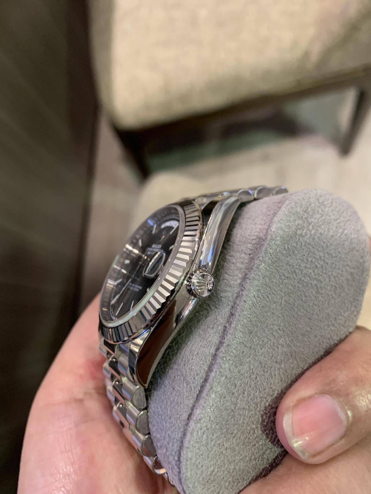 Thumb Day-Date 40 White Gold / Grey