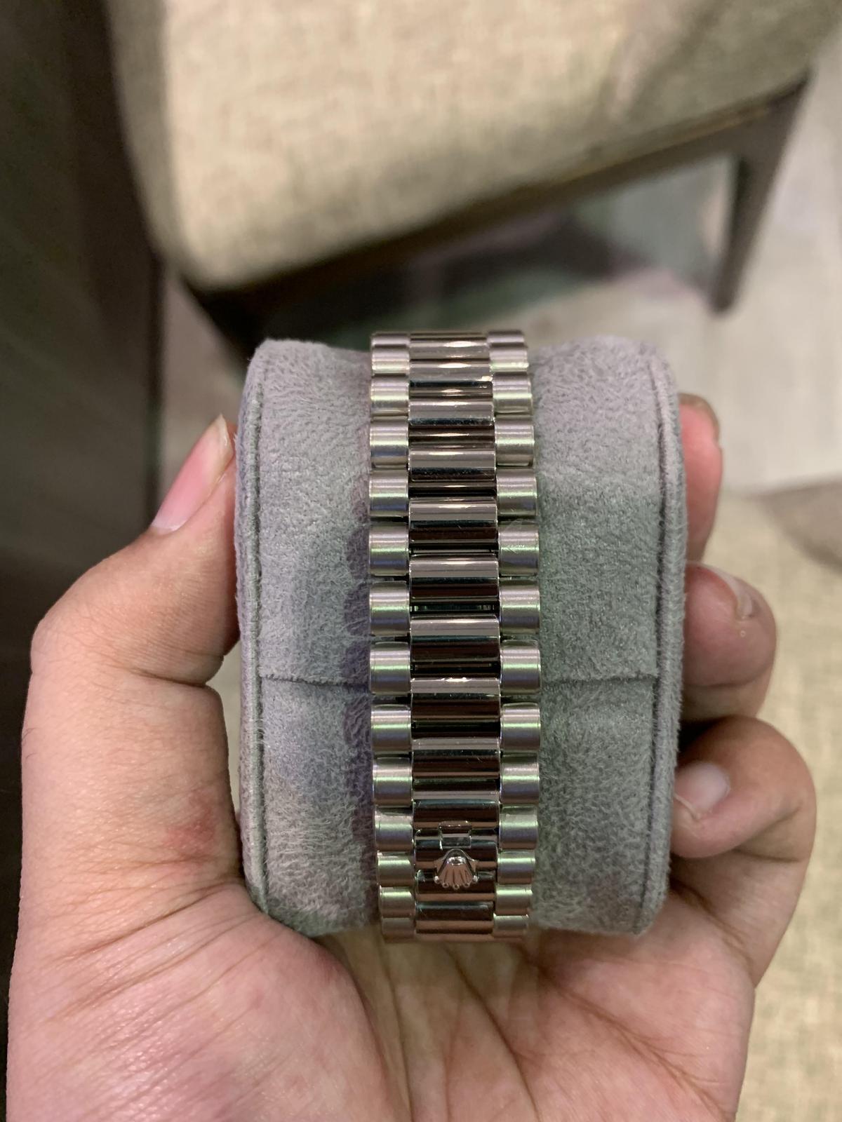 Thumb Day-Date 40 White Gold / Grey