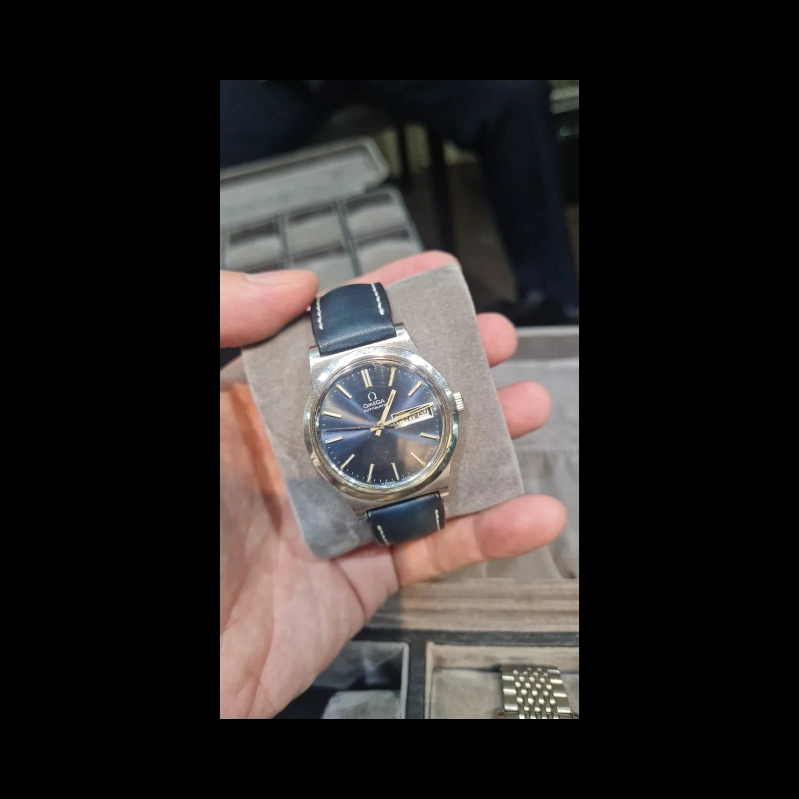 Thumb Omega Geneve Blue Dial