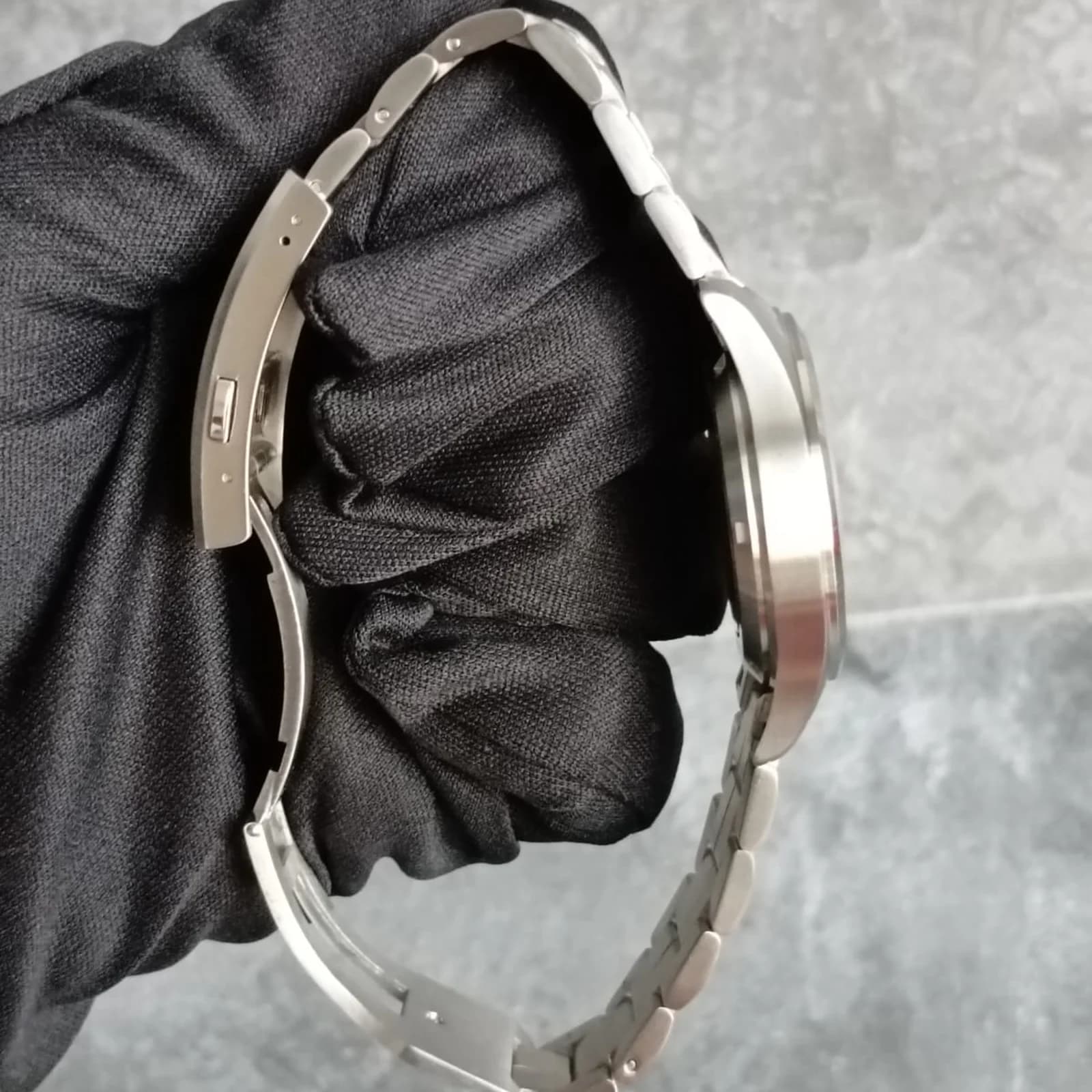 Thumb Khaki Field Automatic 38 Stainless Steel / Black / Bracelet