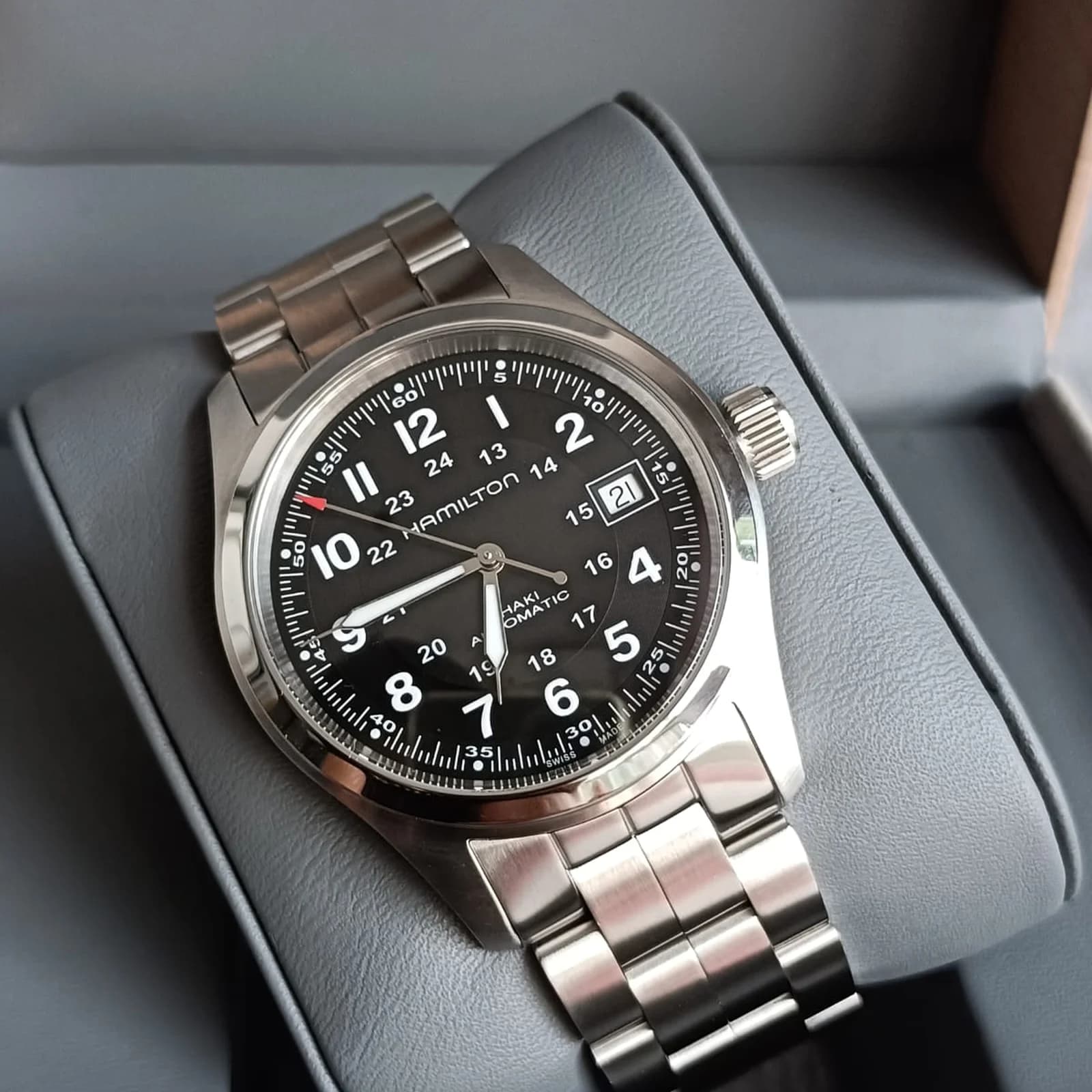 Thumb Khaki Field Automatic 38 Stainless Steel / Black / Bracelet