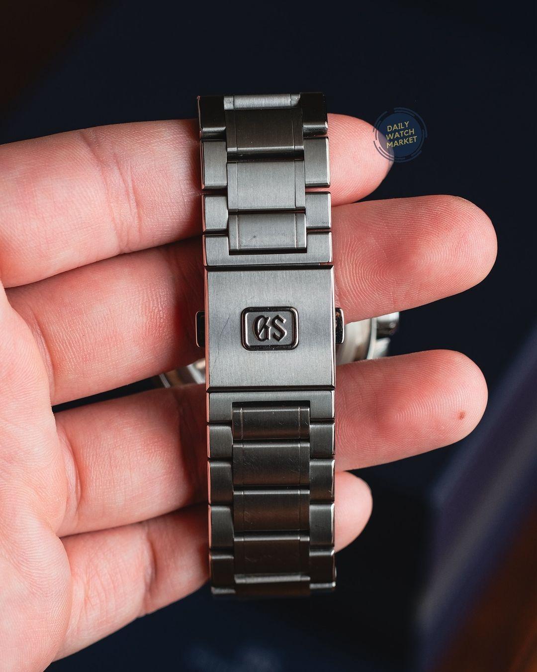Thumb Spring Drive GMT Evolution 9 