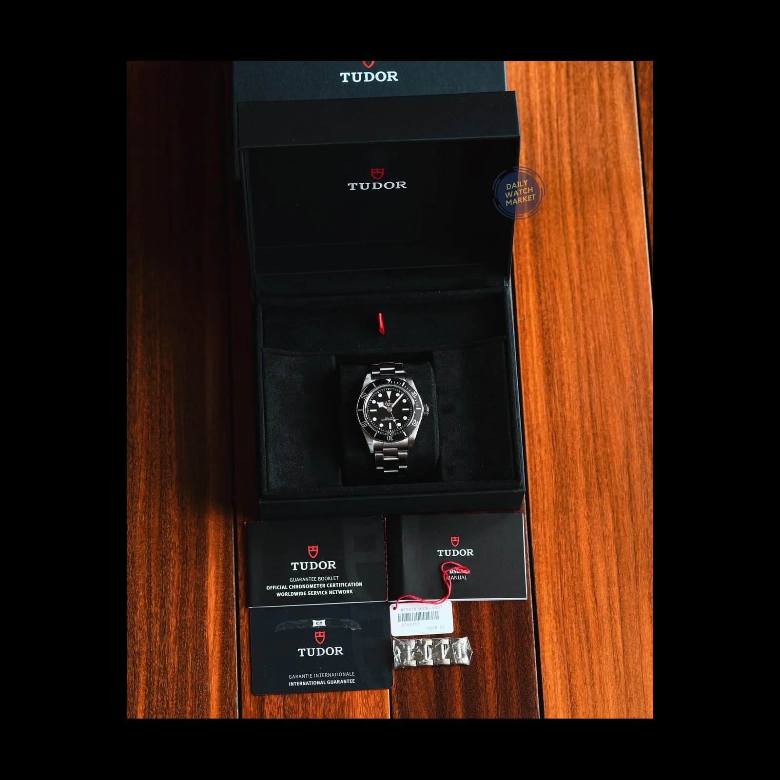 Thumb Black Bay Master Chronometer Stainless Steel / Black / Oyster
