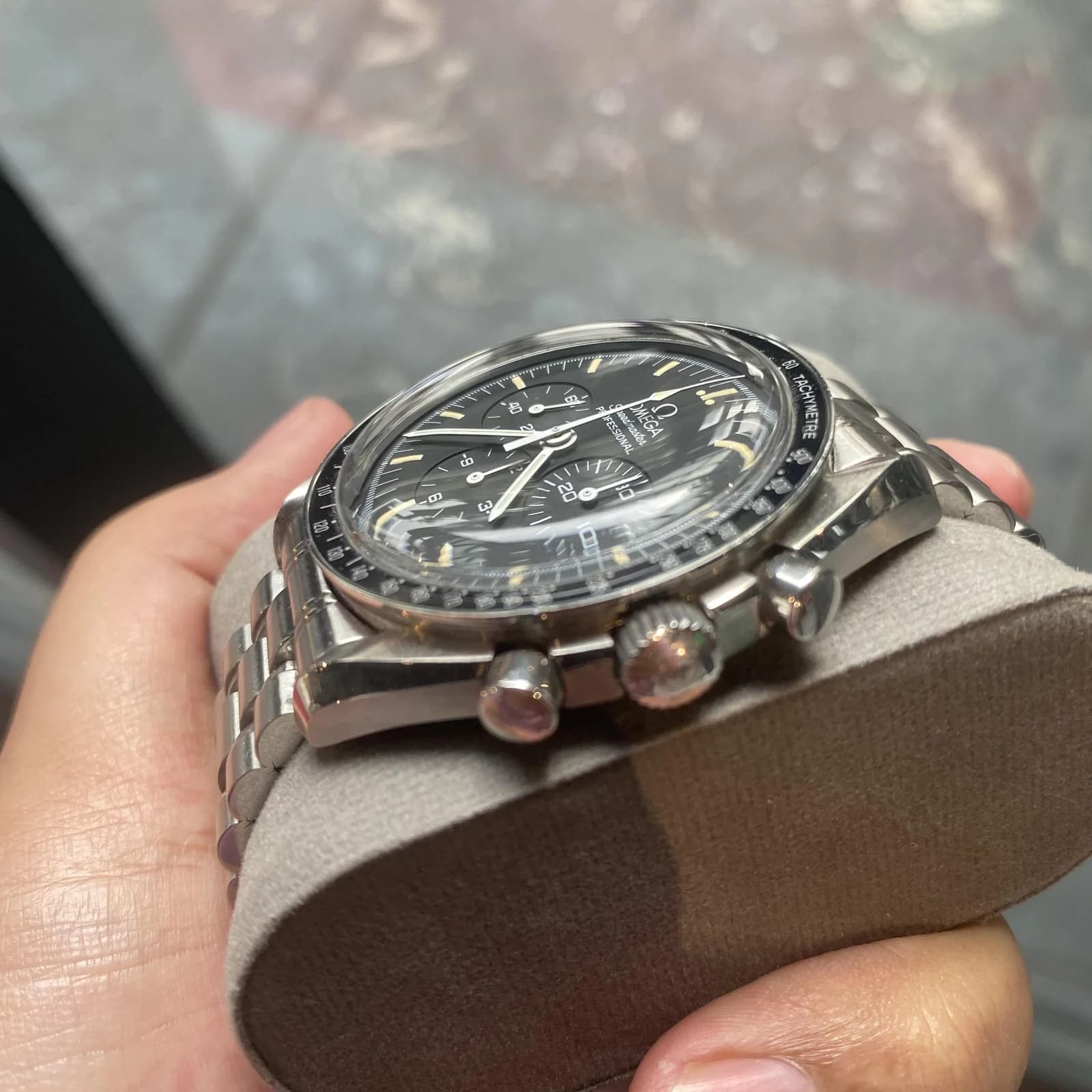 Thumb Speedmaster Professional Moonwatch