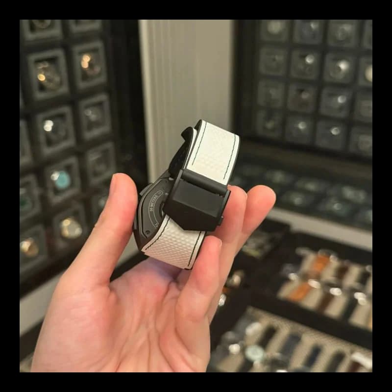 Thumb Connected Calibre E4 Golf Edition