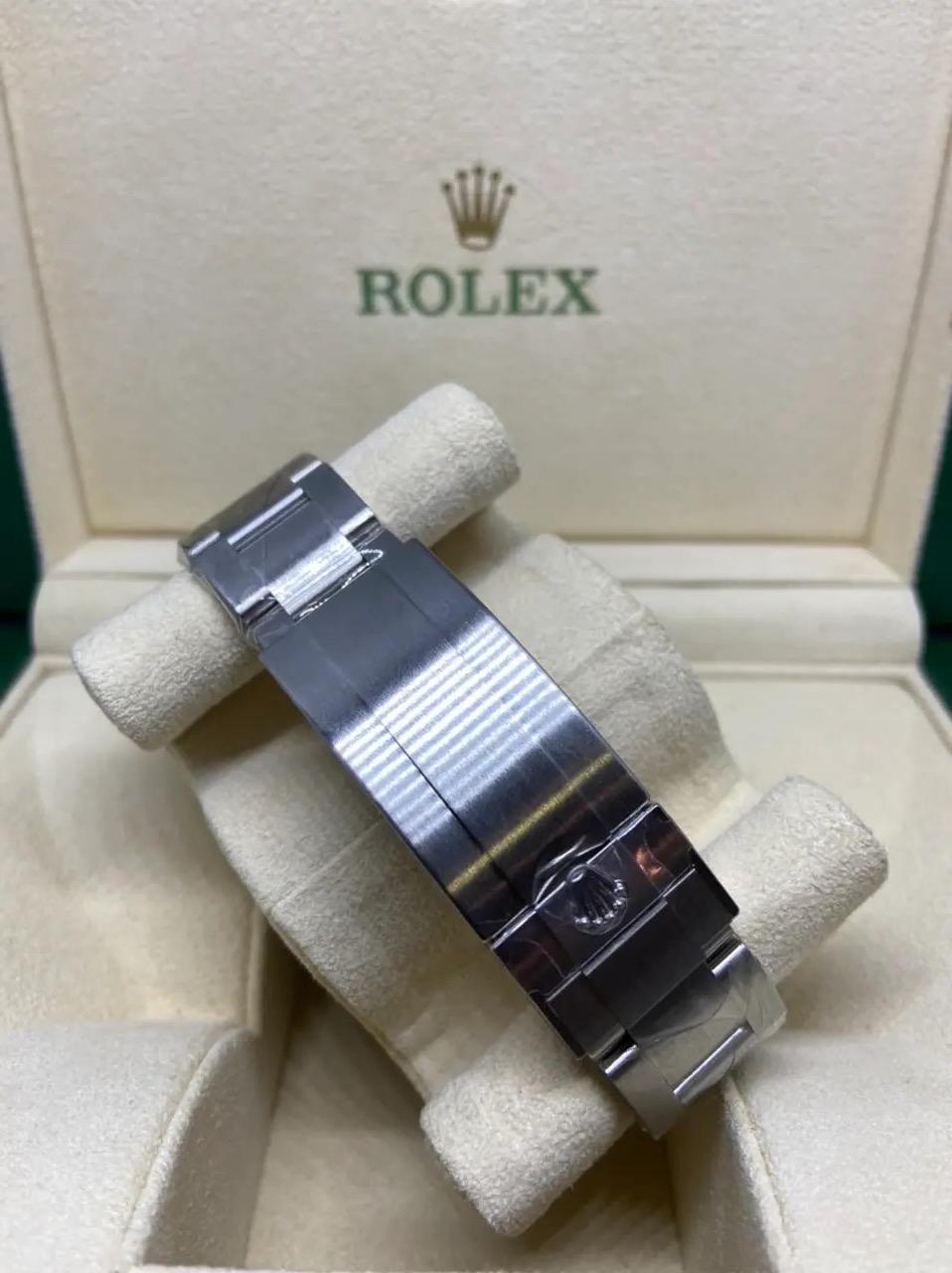 Thumb Submariner Date 41 Stainless Steel / Black / Green Cerachrom
