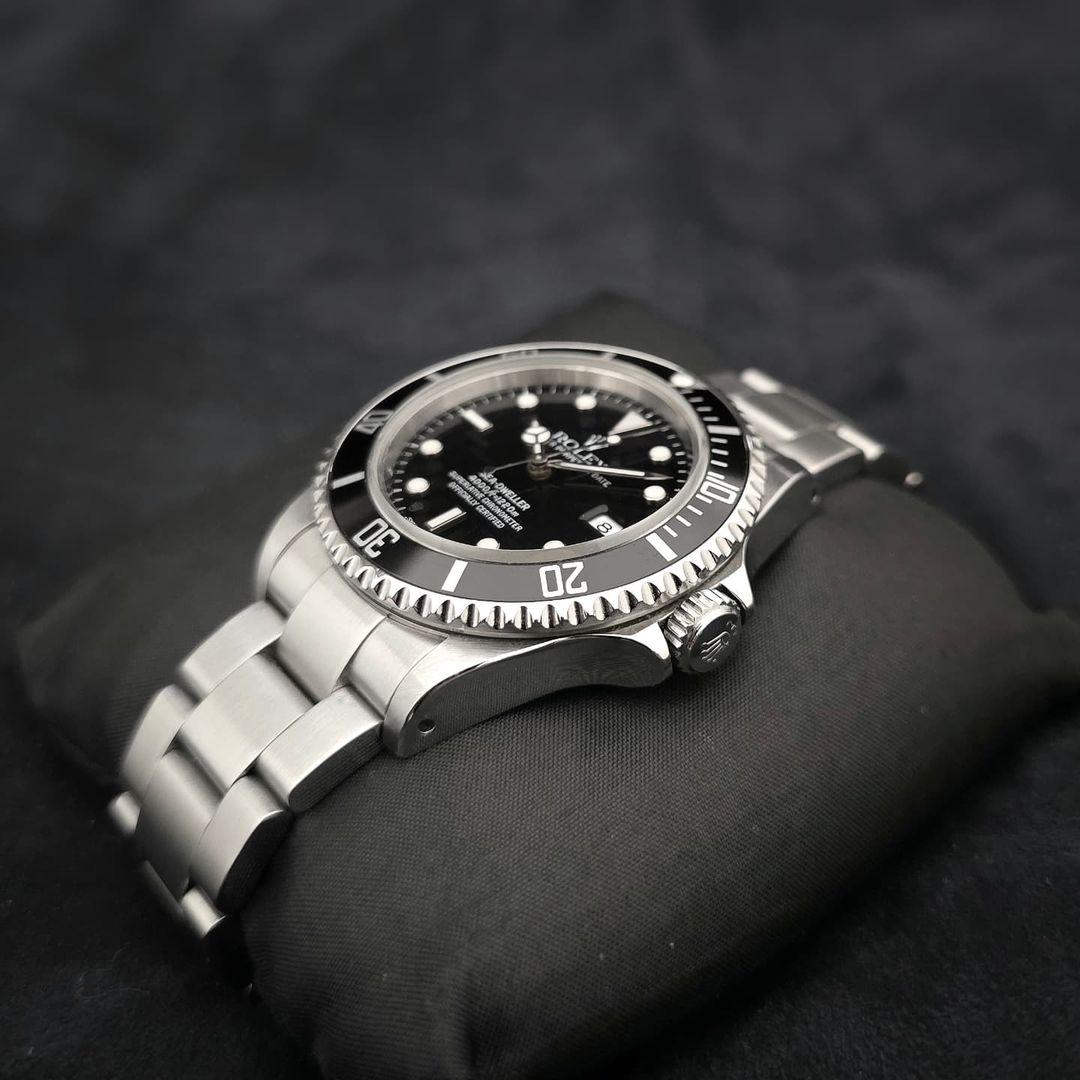 Thumb Sea-Dweller 16600 SuperLuminova
