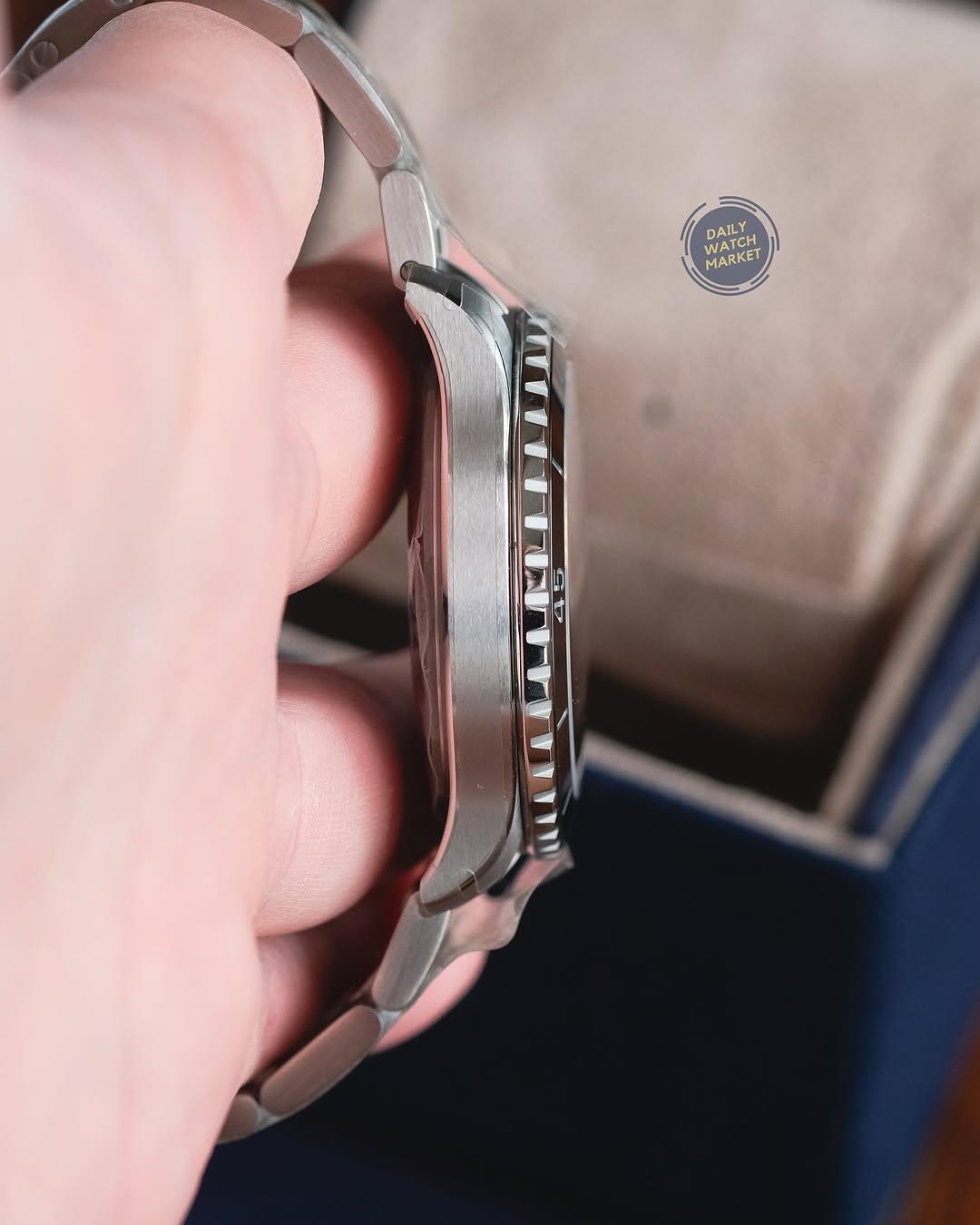 Thumb SuperOcean Automatic 42 Stainless Steel / Black / Bracelet