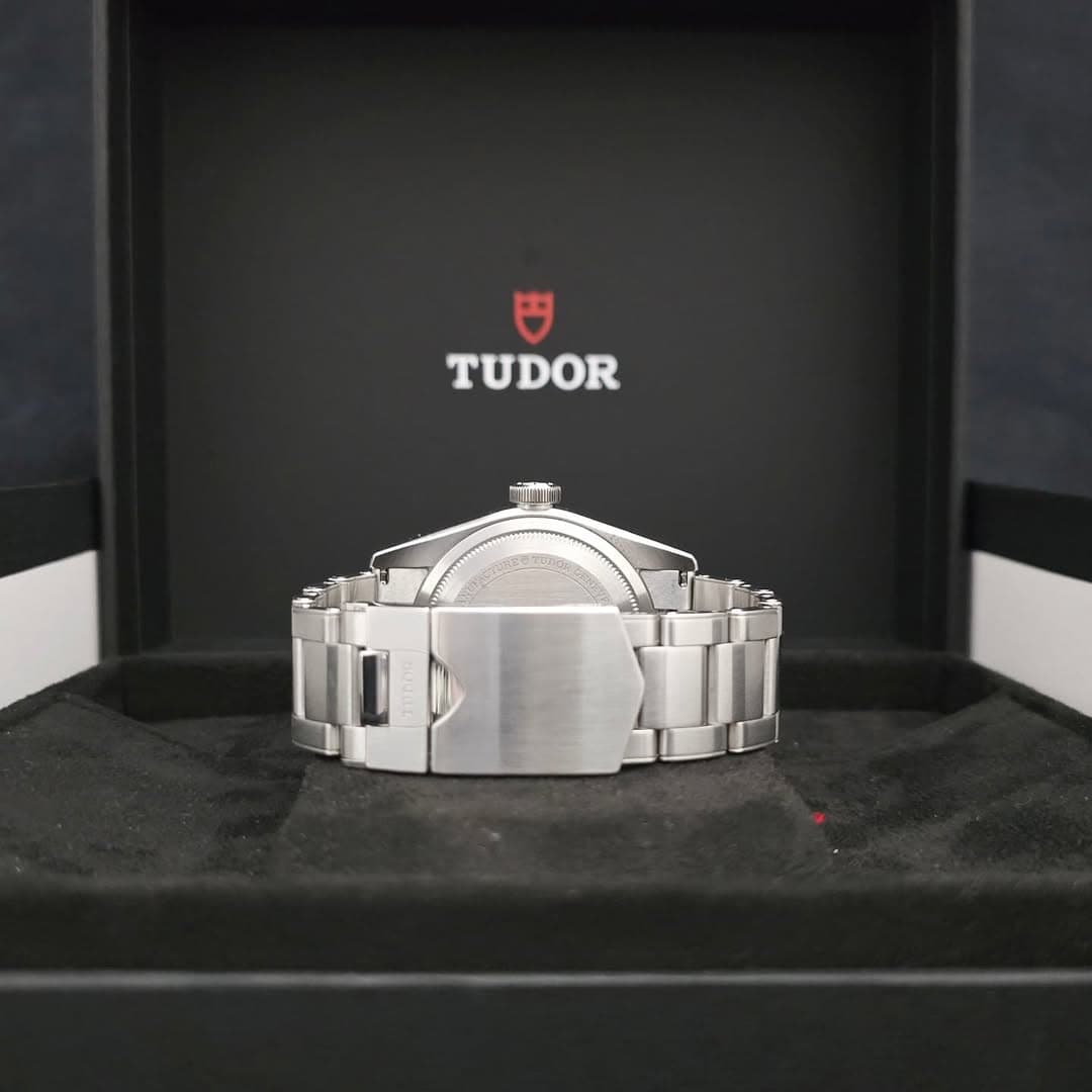 Thumb Black Bay GMT Stainless Steel / White / Bracelet