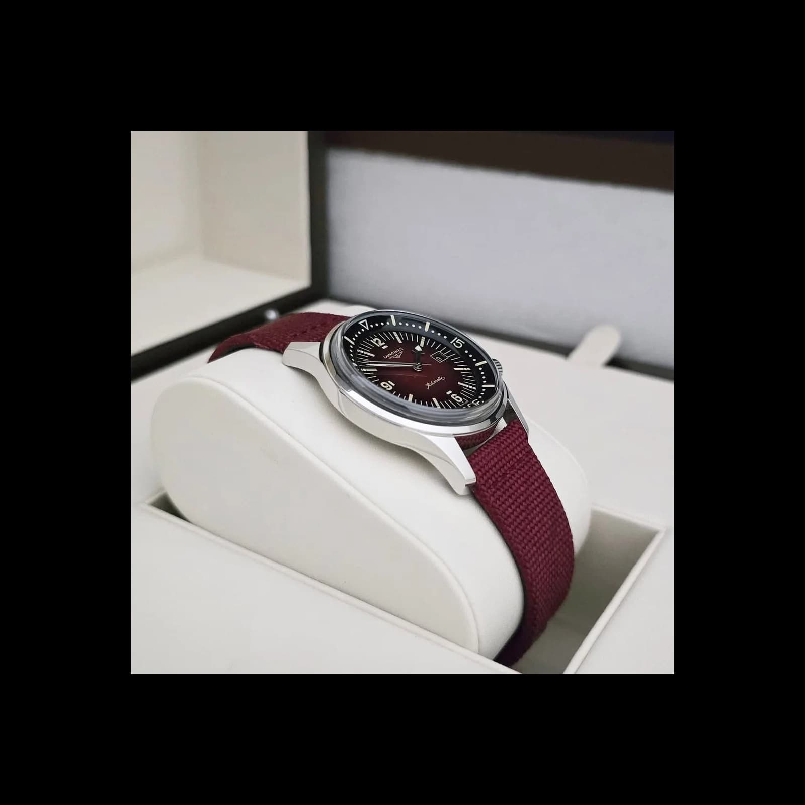 Thumb Legend Diver 36 Stainless Steel / Burgundy / Strap