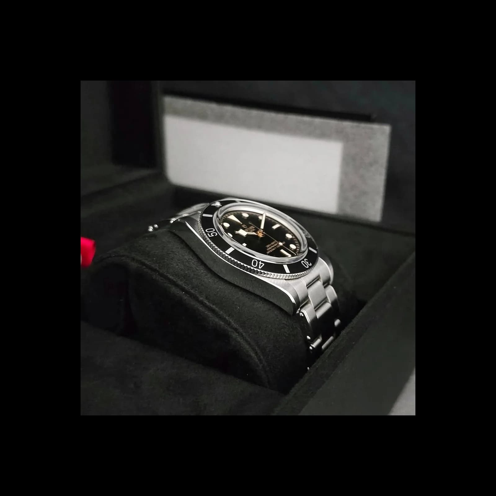 Thumb Black Bay Fifty-Four Stainless Steel / Black / Bracelet
