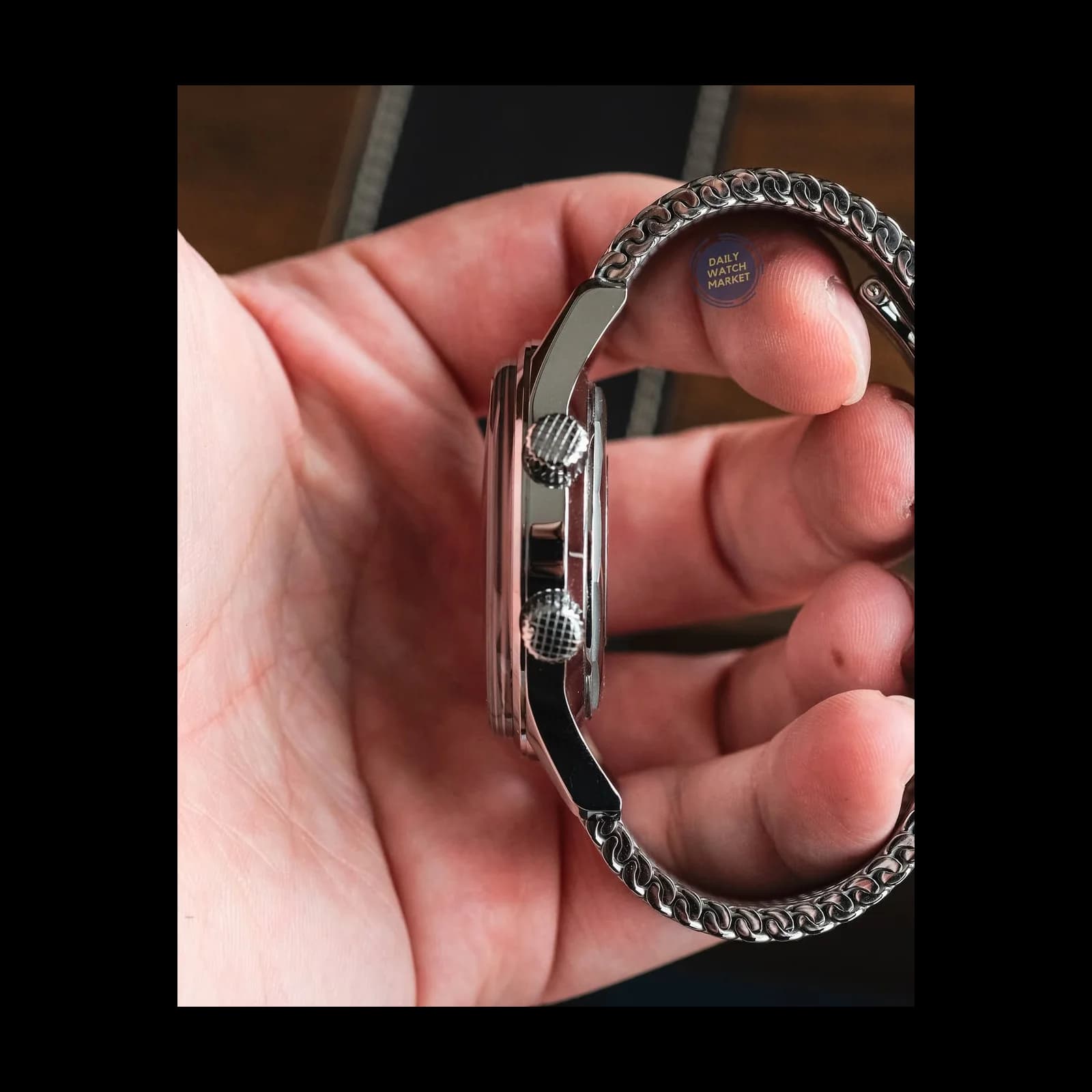 Thumb Legend Diver Date Stainless Steel / Black / Milanese