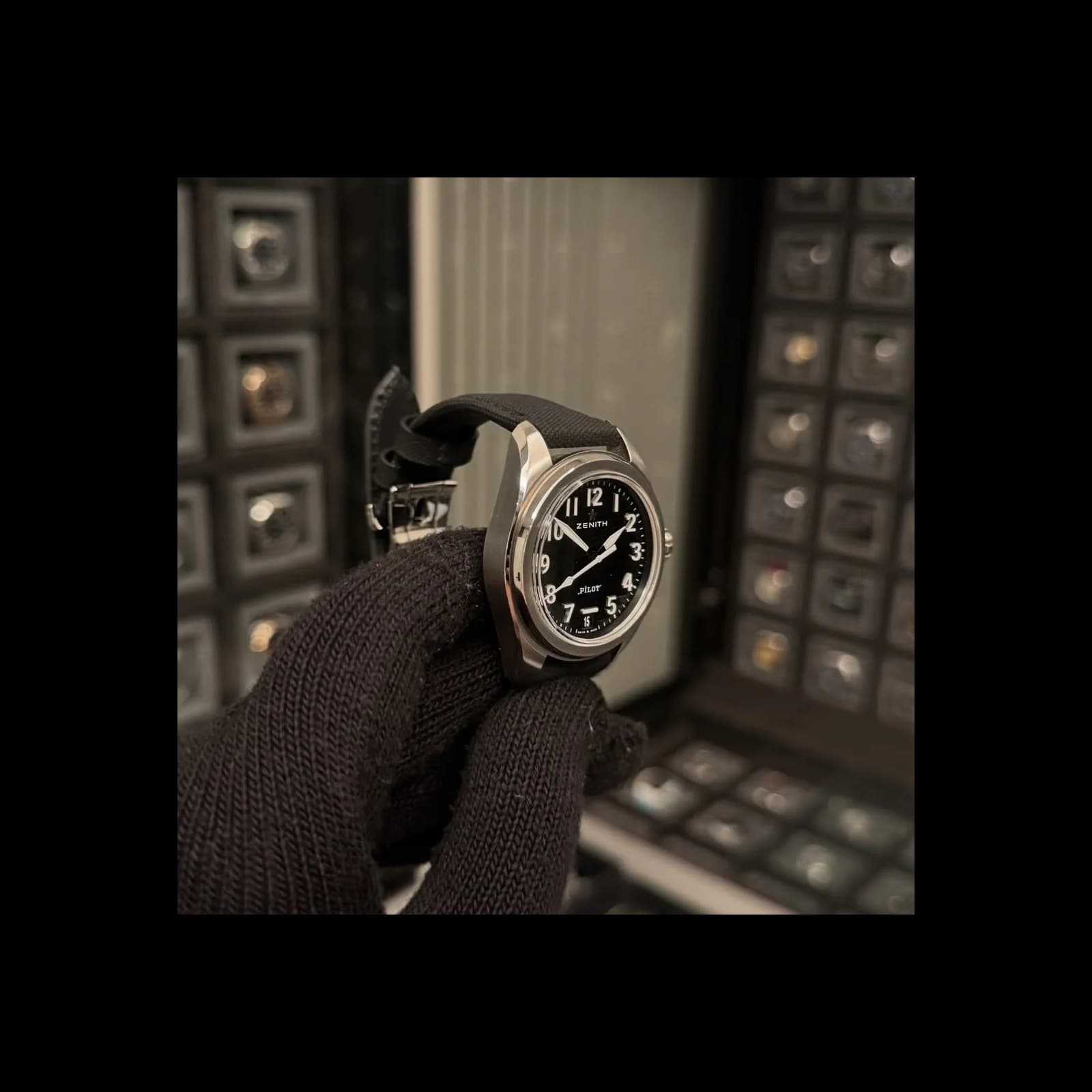 Thumb PILOT Automatic Stainless Steel / Black
