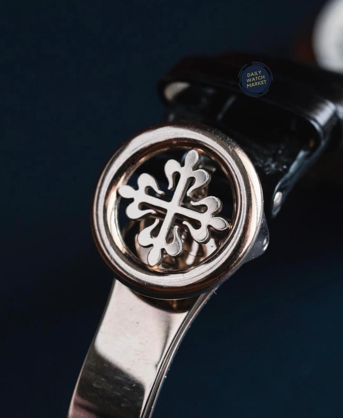 Thumb Perpetual Calendar Chronograph 5270 White Gold / Tachymeter Double Chin