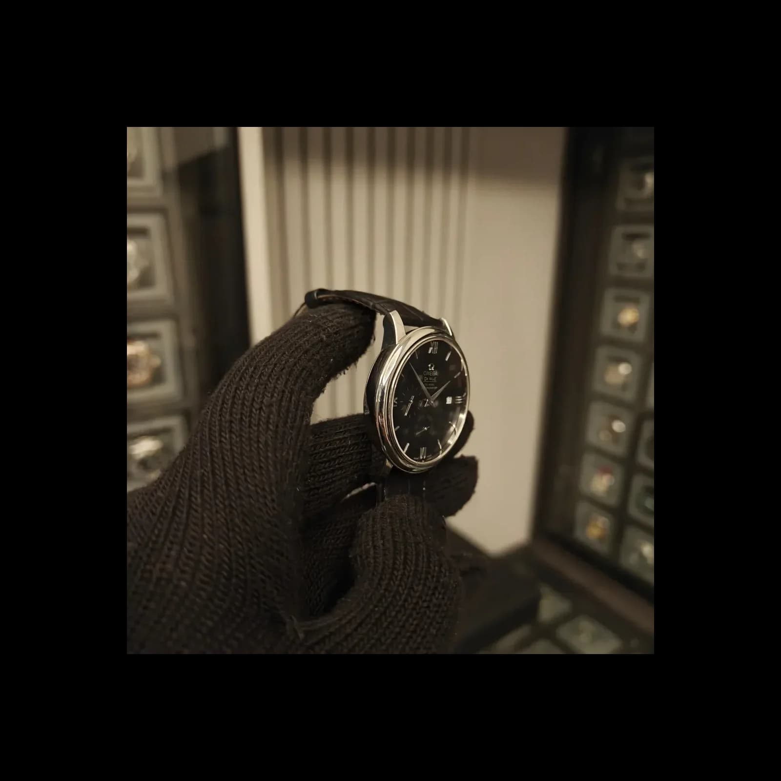 Thumb De Ville Prestige Co-Axial 39.5 Power Reserve Stainless Steel / Black