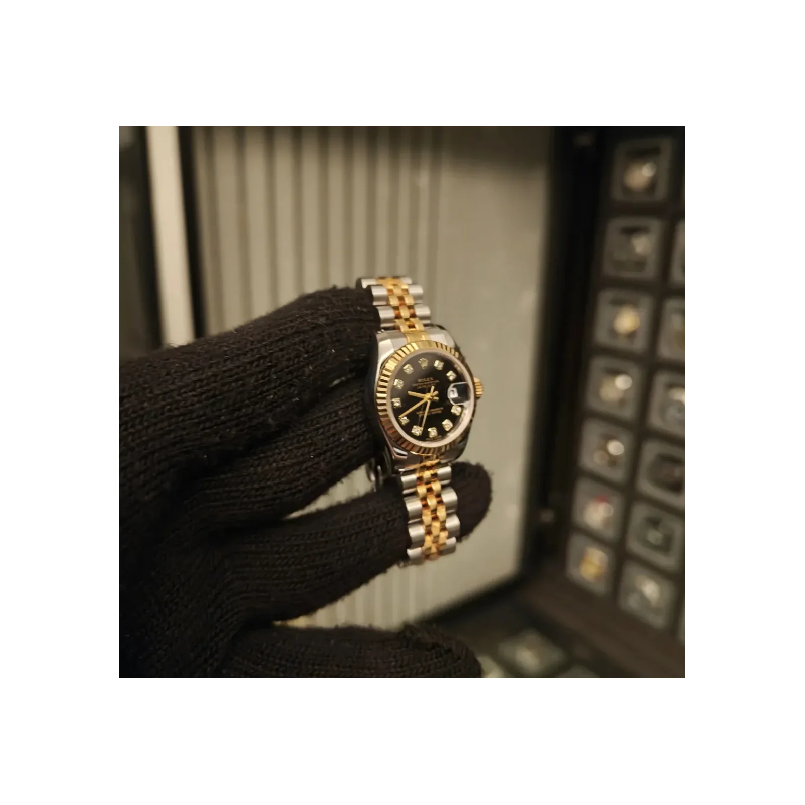 Thumb Lady-Datejust 26 Rolesor Fluted White Jubilee