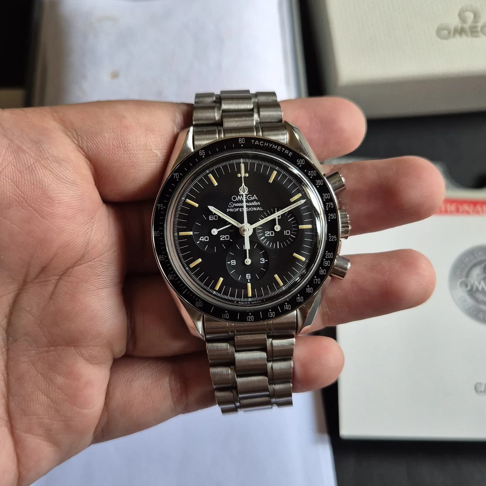Thumb Speedmaster Professional Moonwatch