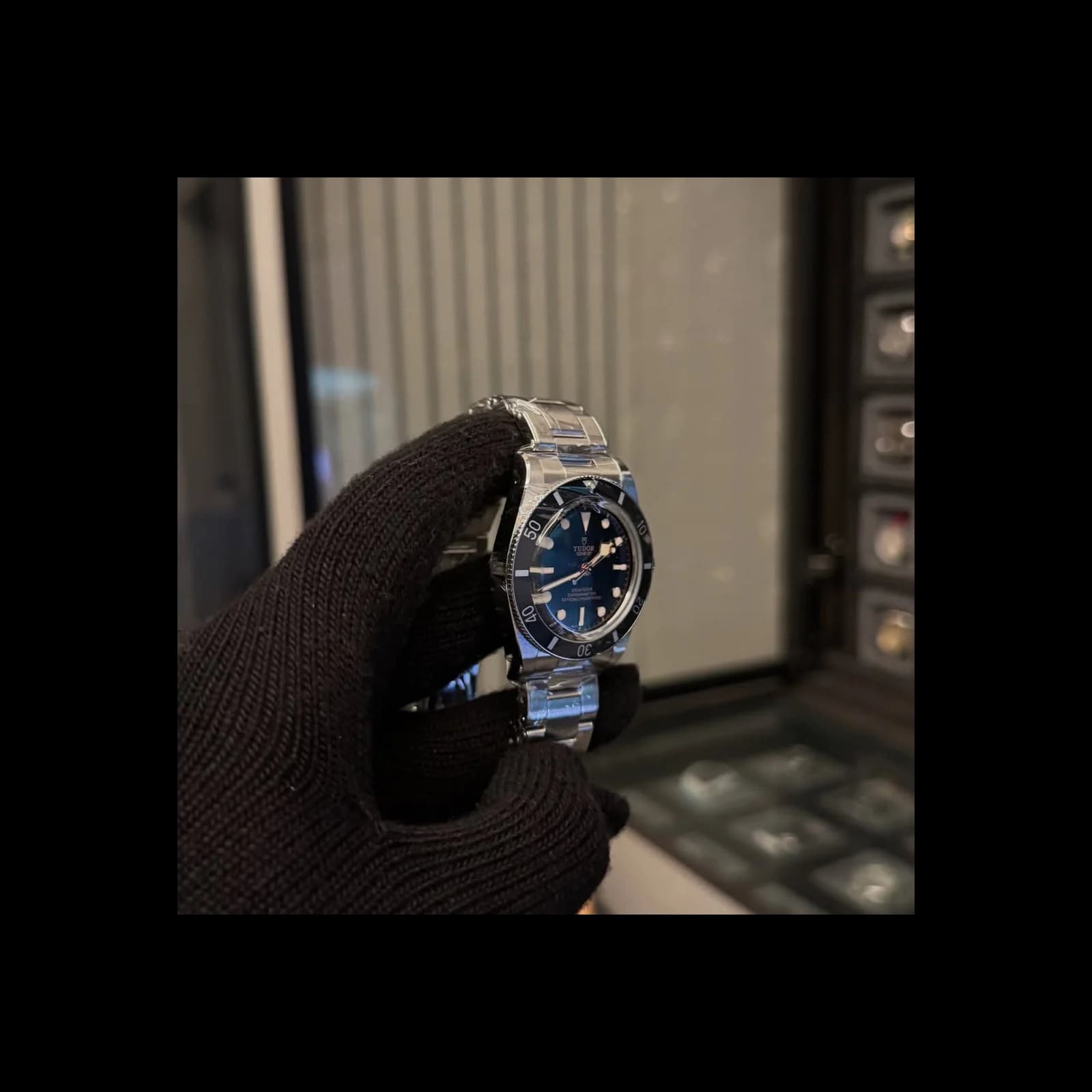 Thumb Black Bay Fifty-Four Stainless Steel / Black / Bracelet