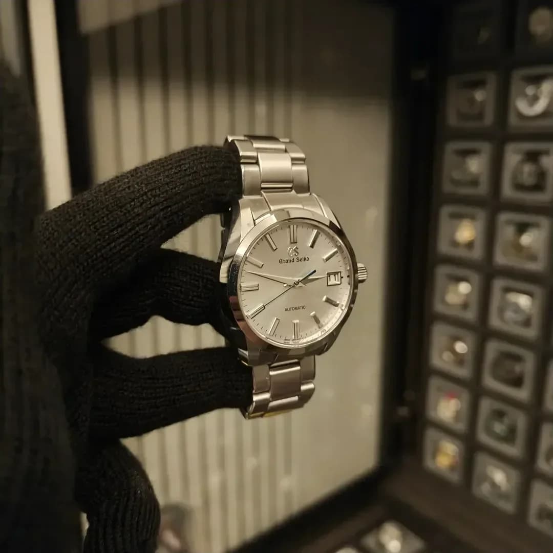 Thumb Automatic Date Stainless Steel / Silver/ Bracelet