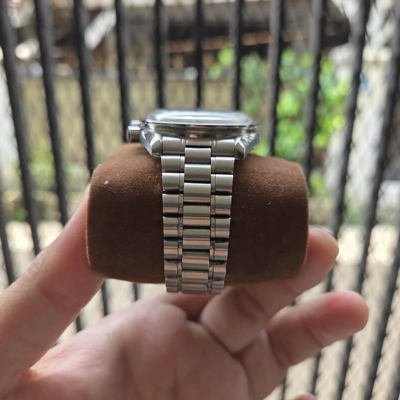 Thumb Speedmaster Professional Moonwatch